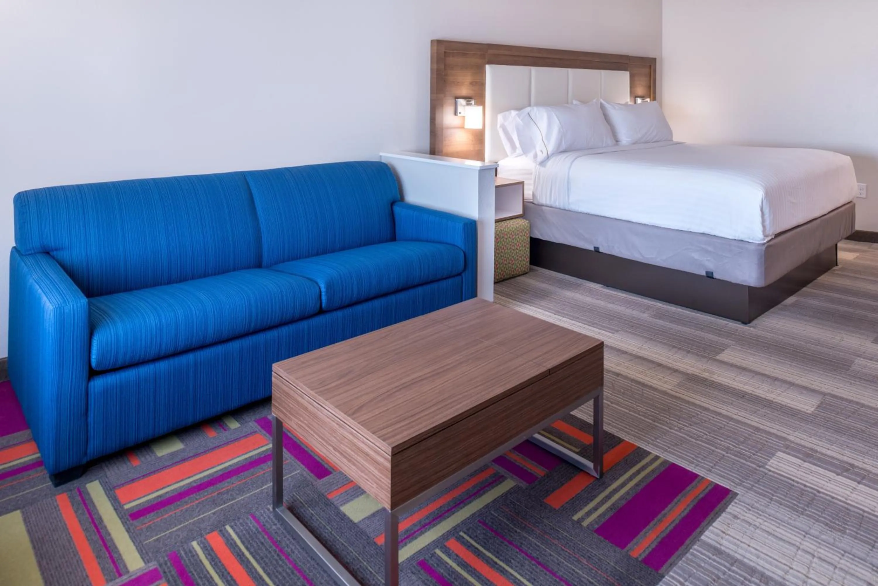 Bed in Holiday Inn Express Fort Worth West by IHG