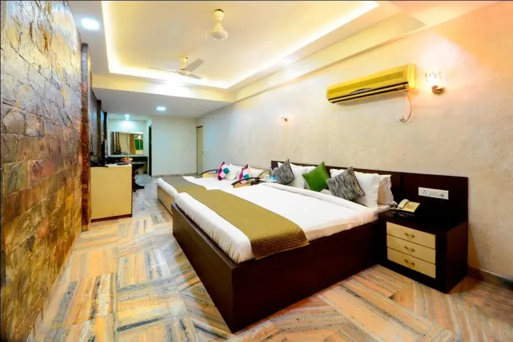 Bedroom, Bed in Hotel Ashish Palace Bedroom, Bed in Hotel Ashish Palace