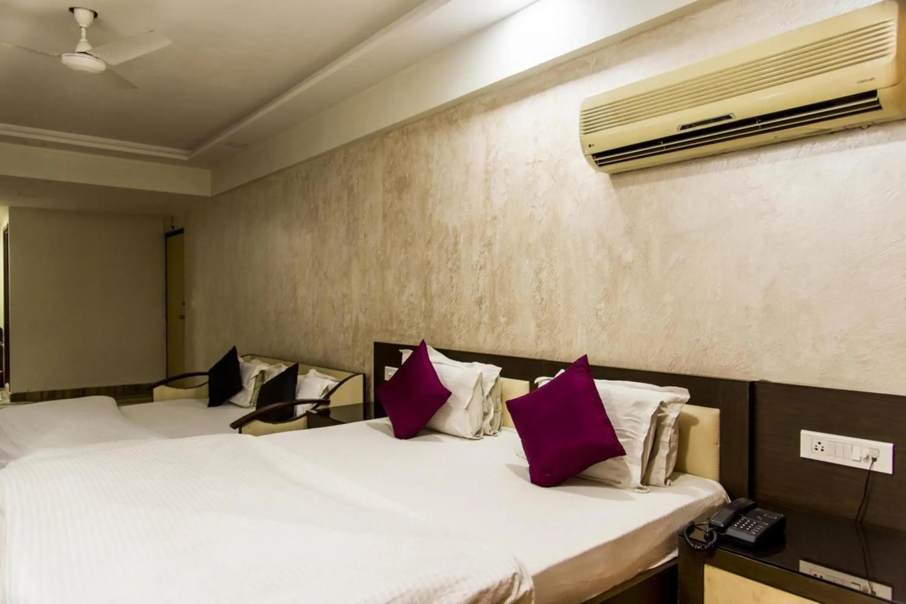 Living room, Bed in Hotel Ashish Palace Living room, Bed in Hotel Ashish Palace