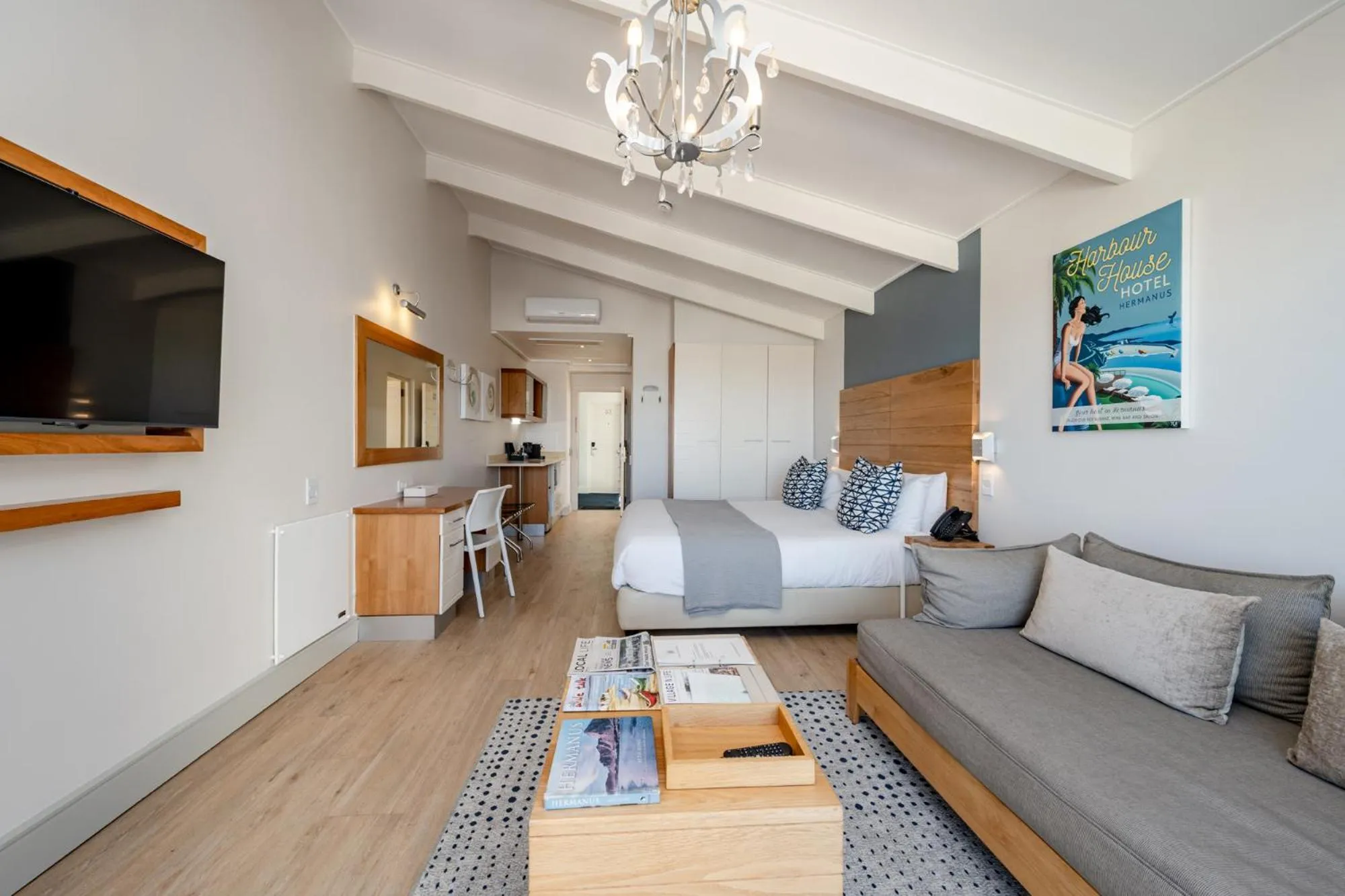 Photo of the whole room in Harbour House Hotel