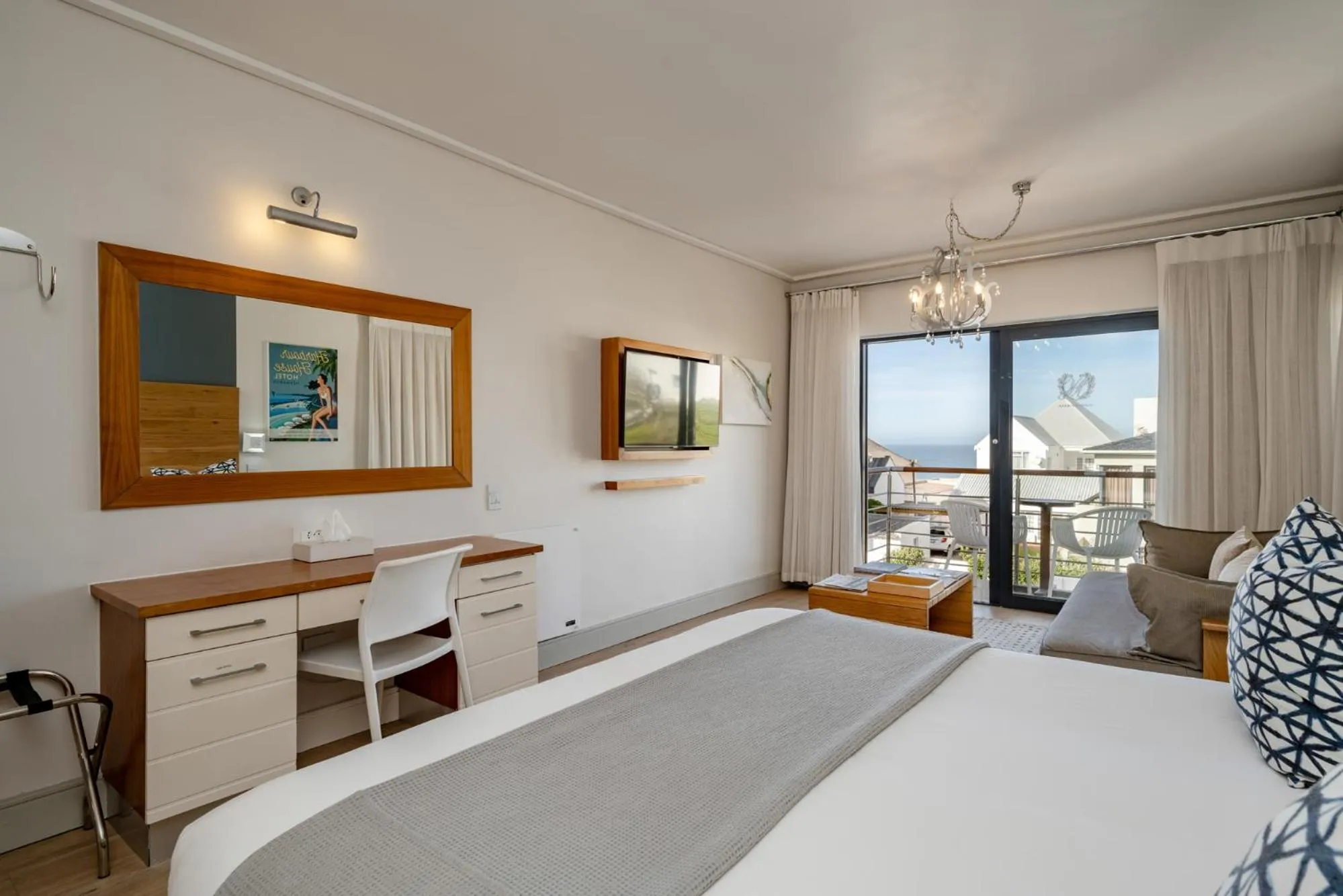 Bed in Harbour House Hotel