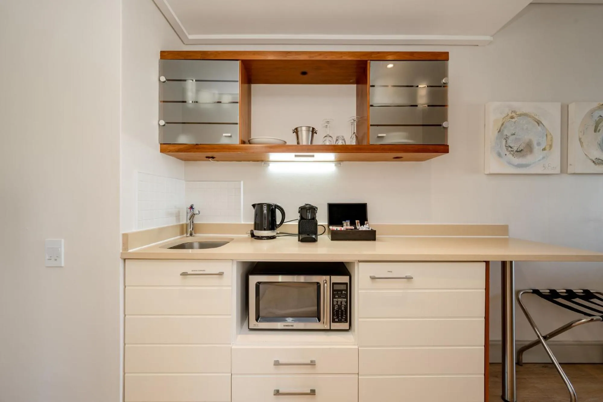 Kitchen or kitchenette in Harbour House Hotel