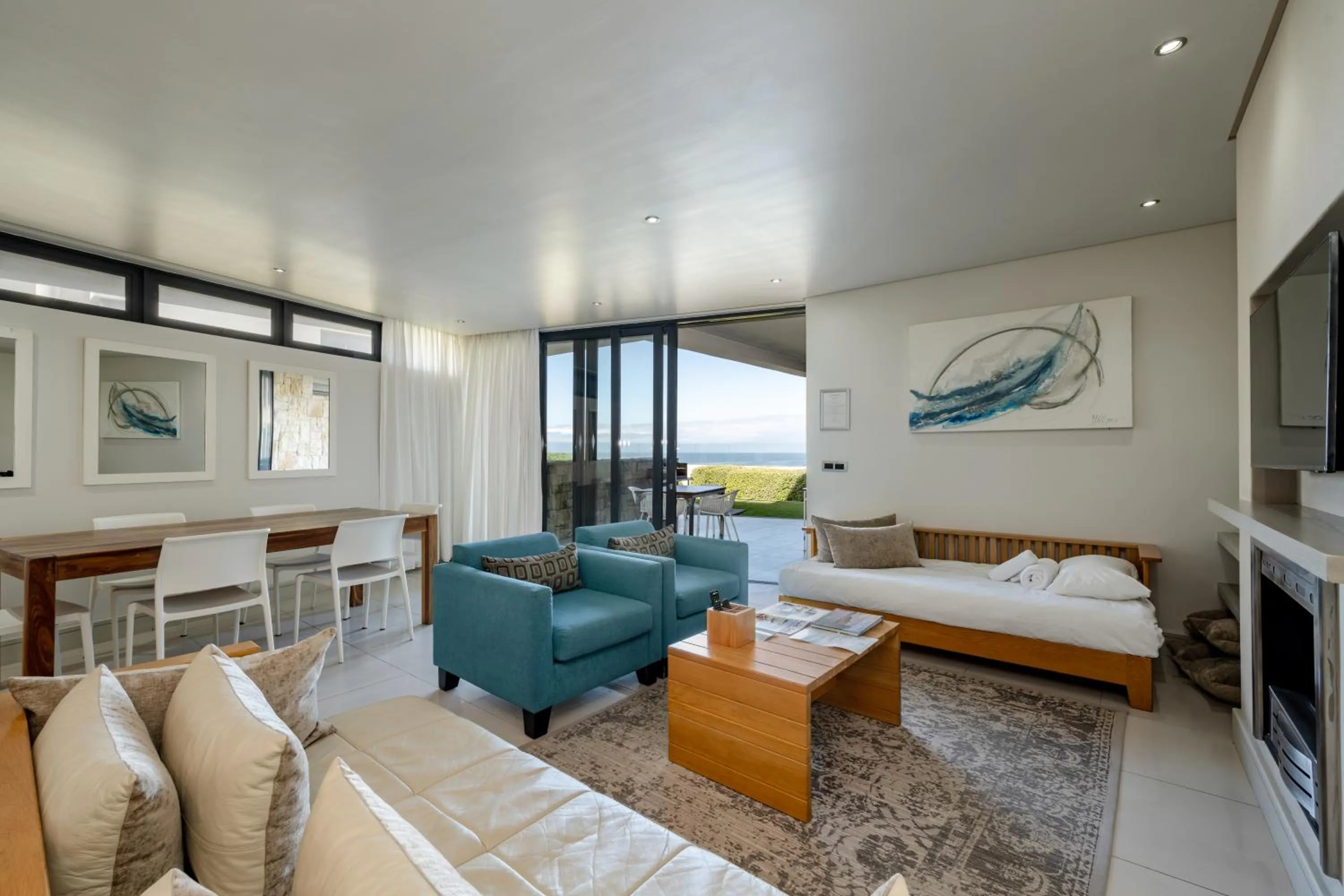 Balcony/Terrace, Bed in Harbour House Hotel