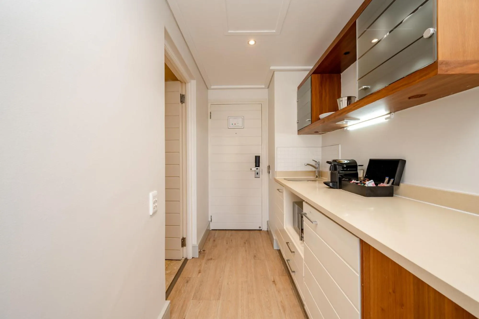 Kitchen or kitchenette in Harbour House Hotel