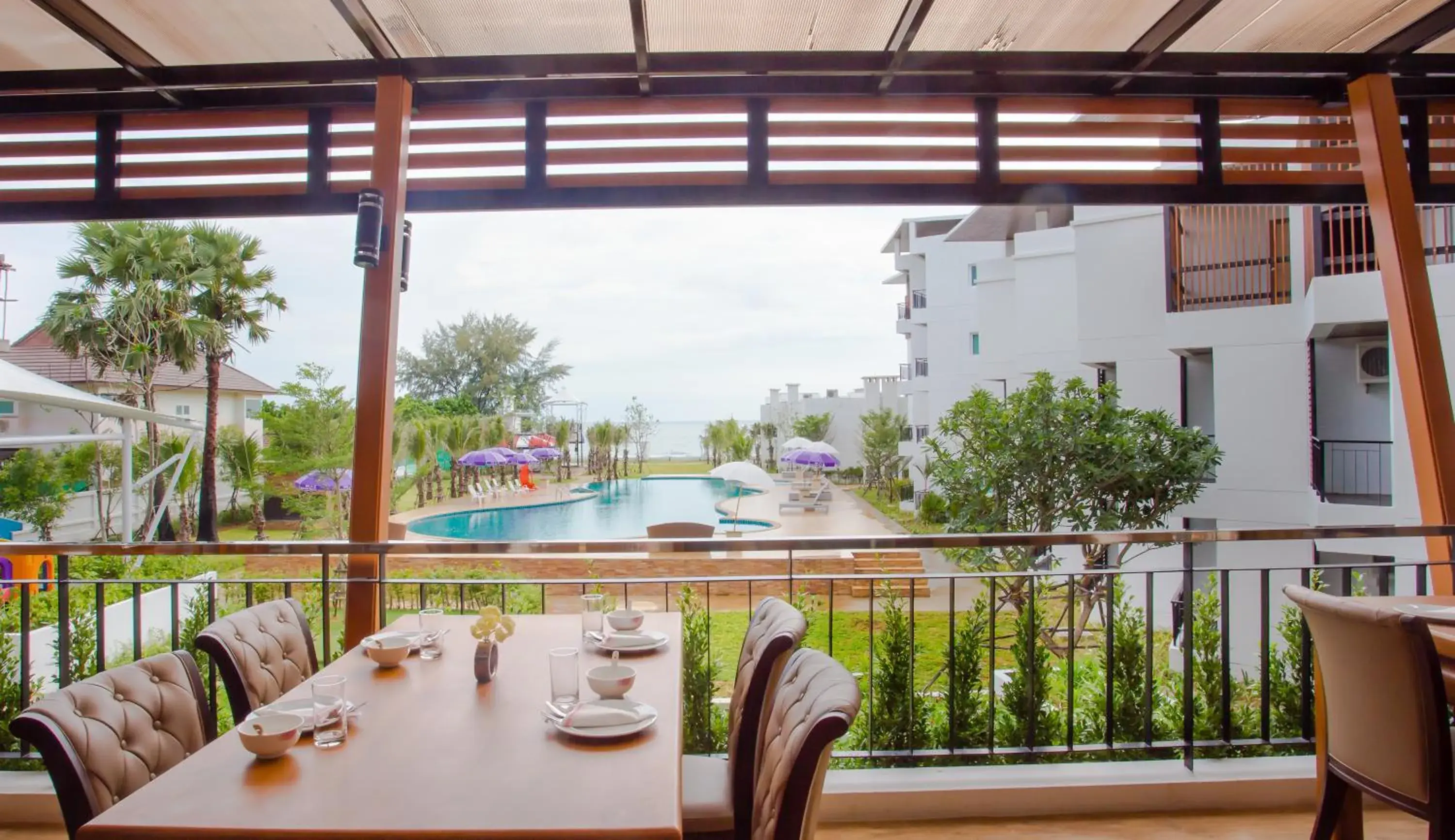 Restaurant/places to eat in Saint Tropez Beach Hotel Restaurant/places to eat in Saint Tropez Beach Hotel