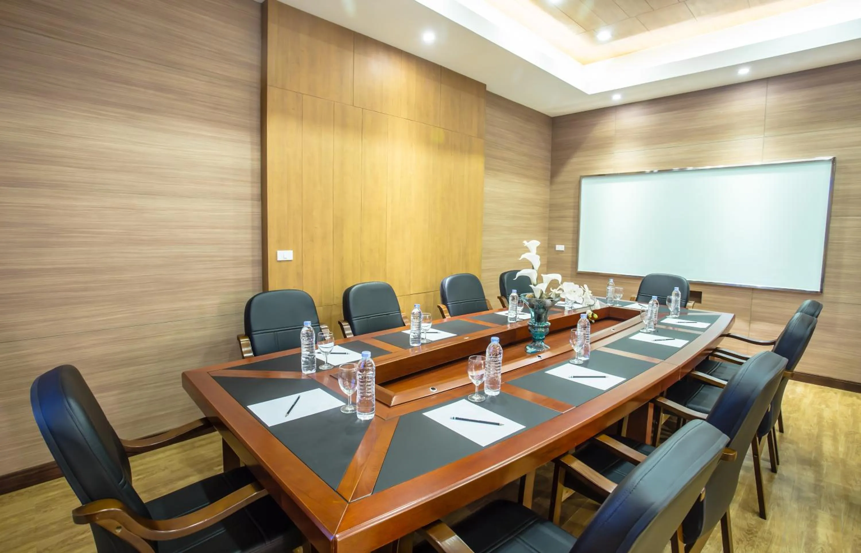 Business facilities in Saint Tropez Beach Hotel