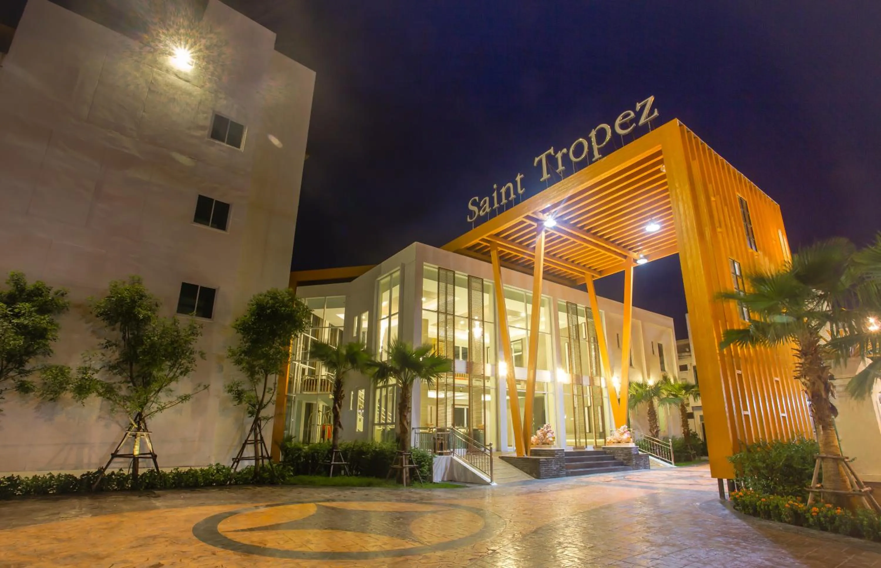 Night in Saint Tropez Beach Hotel