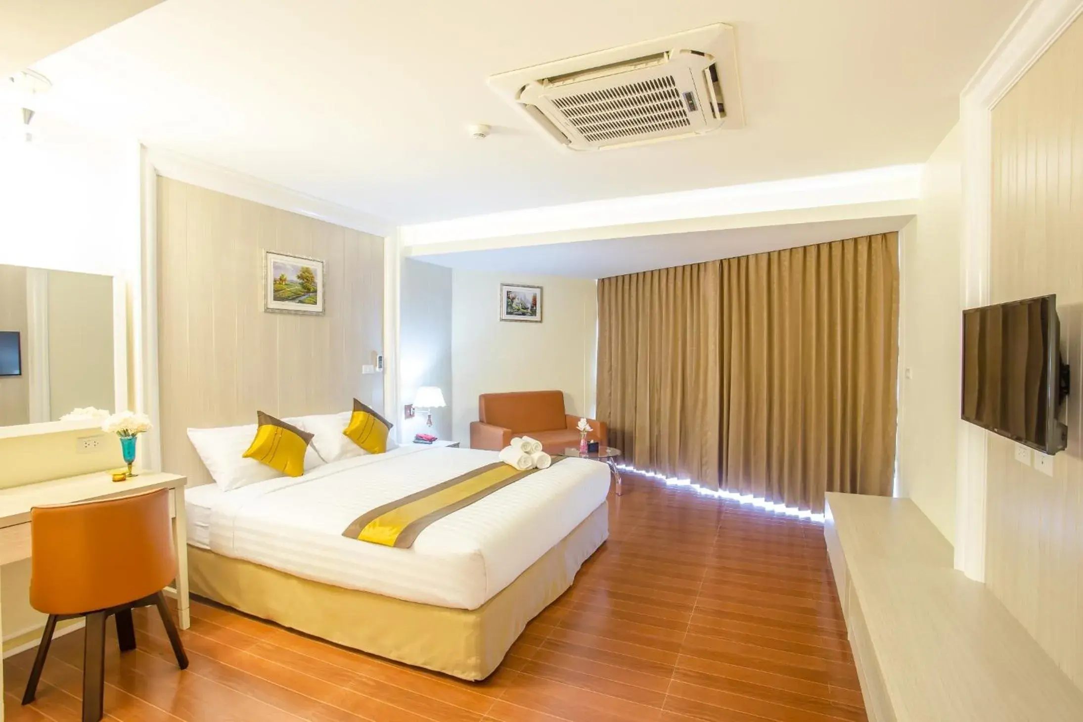 Photo of the whole room, Bed in Saint Tropez Beach Hotel Photo of the whole room, Bed in Saint Tropez Beach Hotel