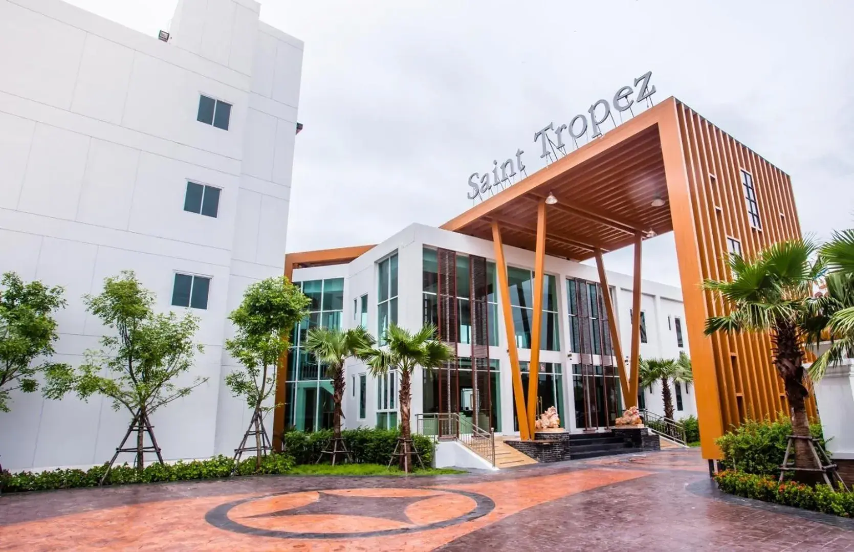 Property building in Saint Tropez Beach Hotel Property building in Saint Tropez Beach Hotel