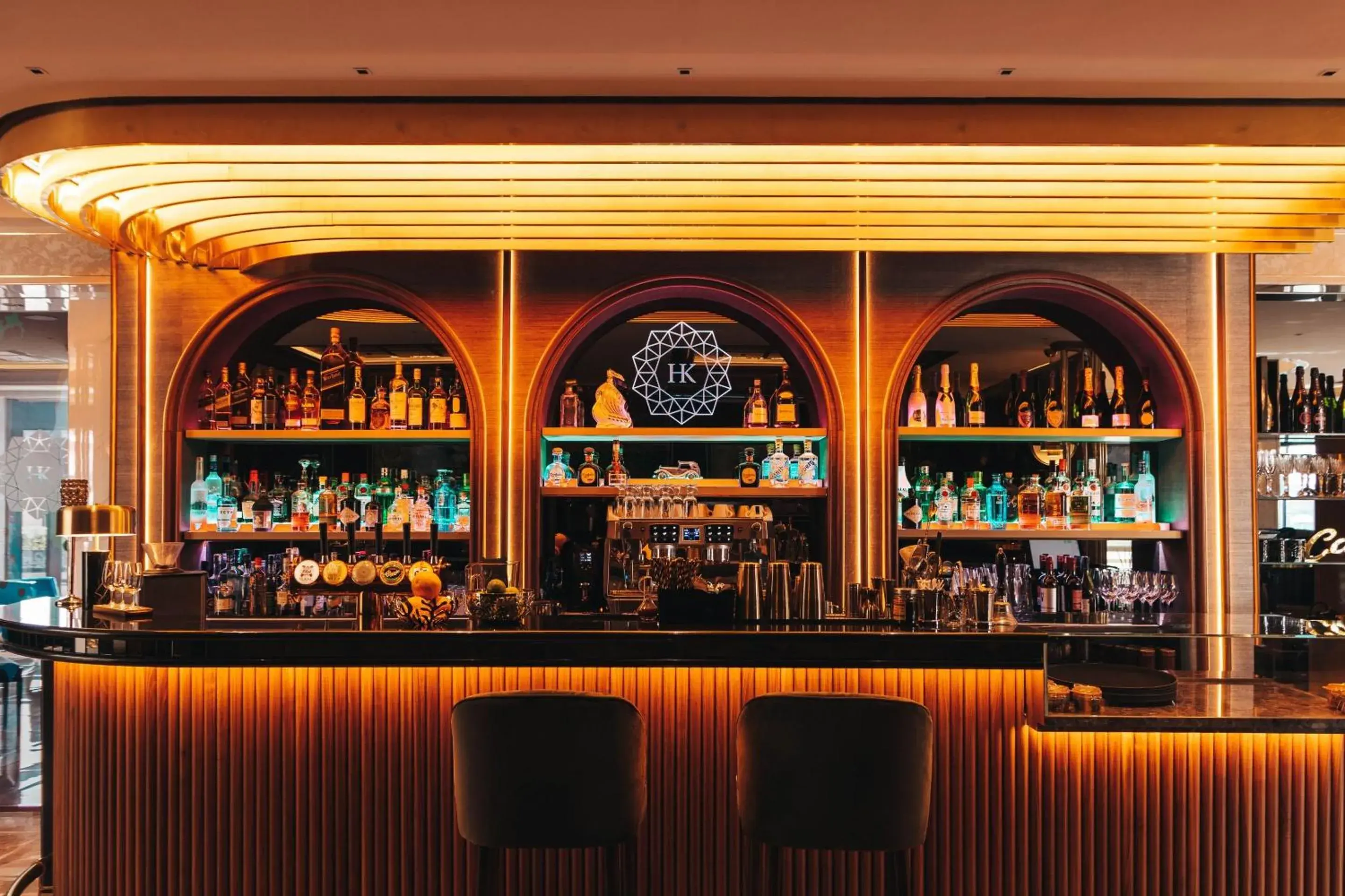 Lounge or bar in Diamond Suites by Reykjavik Keflavik Airport Lounge or bar in Diamond Suites by Reykjavik Keflavik Airport