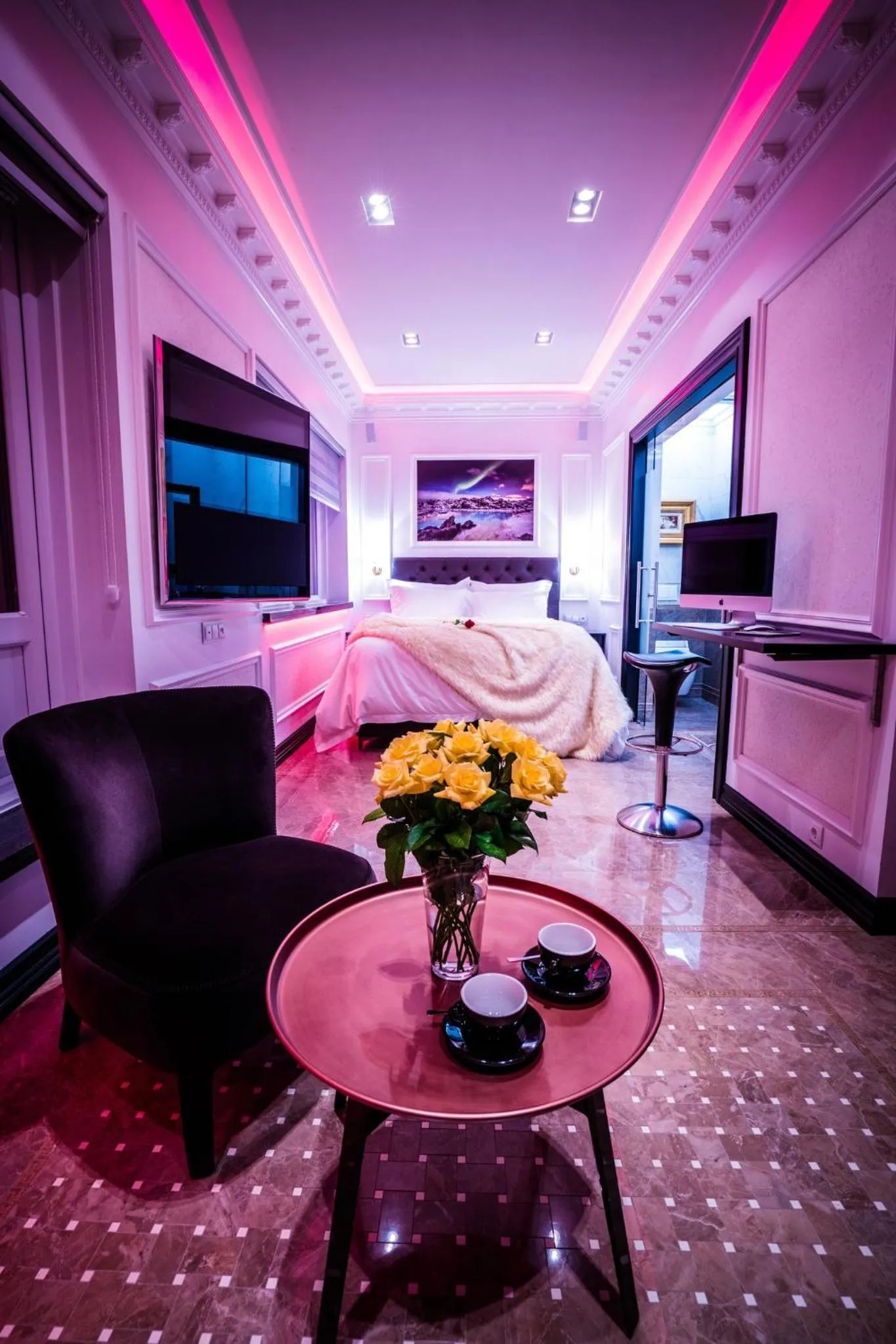 Bedroom, Bed in Diamond Suites by Reykjavik Keflavik Airport