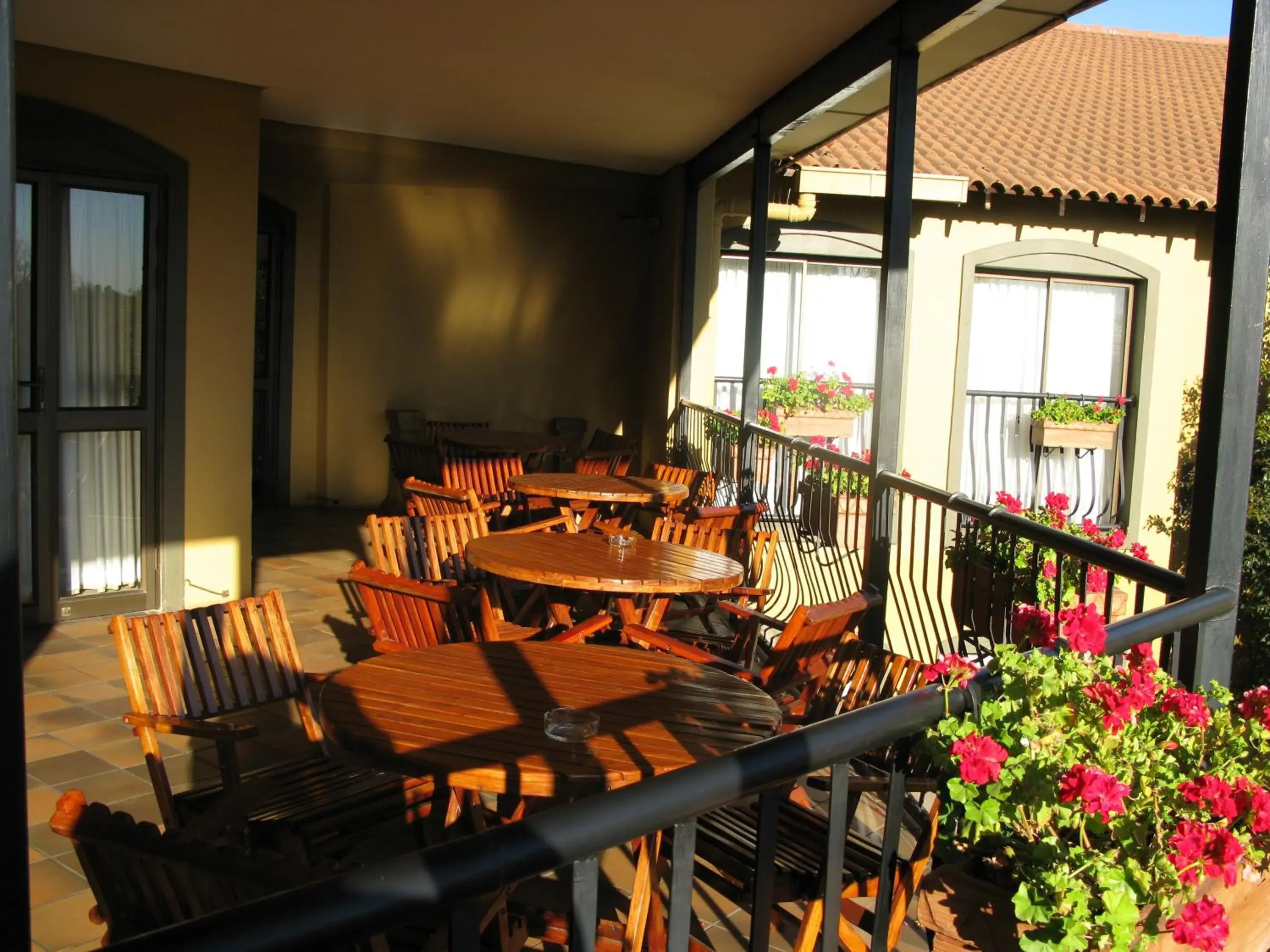 Lounge or bar in Benvenuto Hotel & Conference Centre Lounge or bar in Benvenuto Hotel & Conference Centre