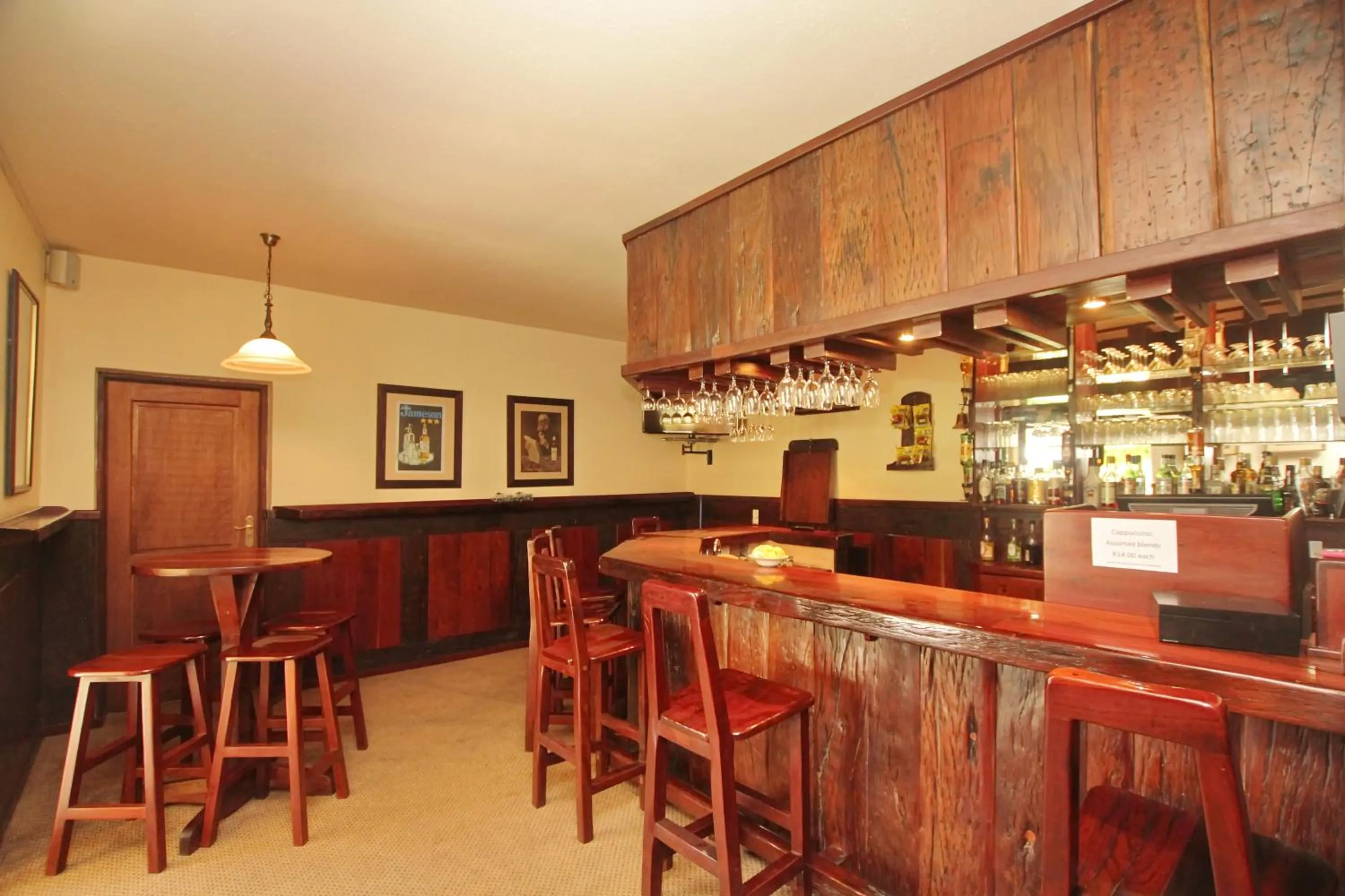 Lounge or bar in Benvenuto Hotel & Conference Centre