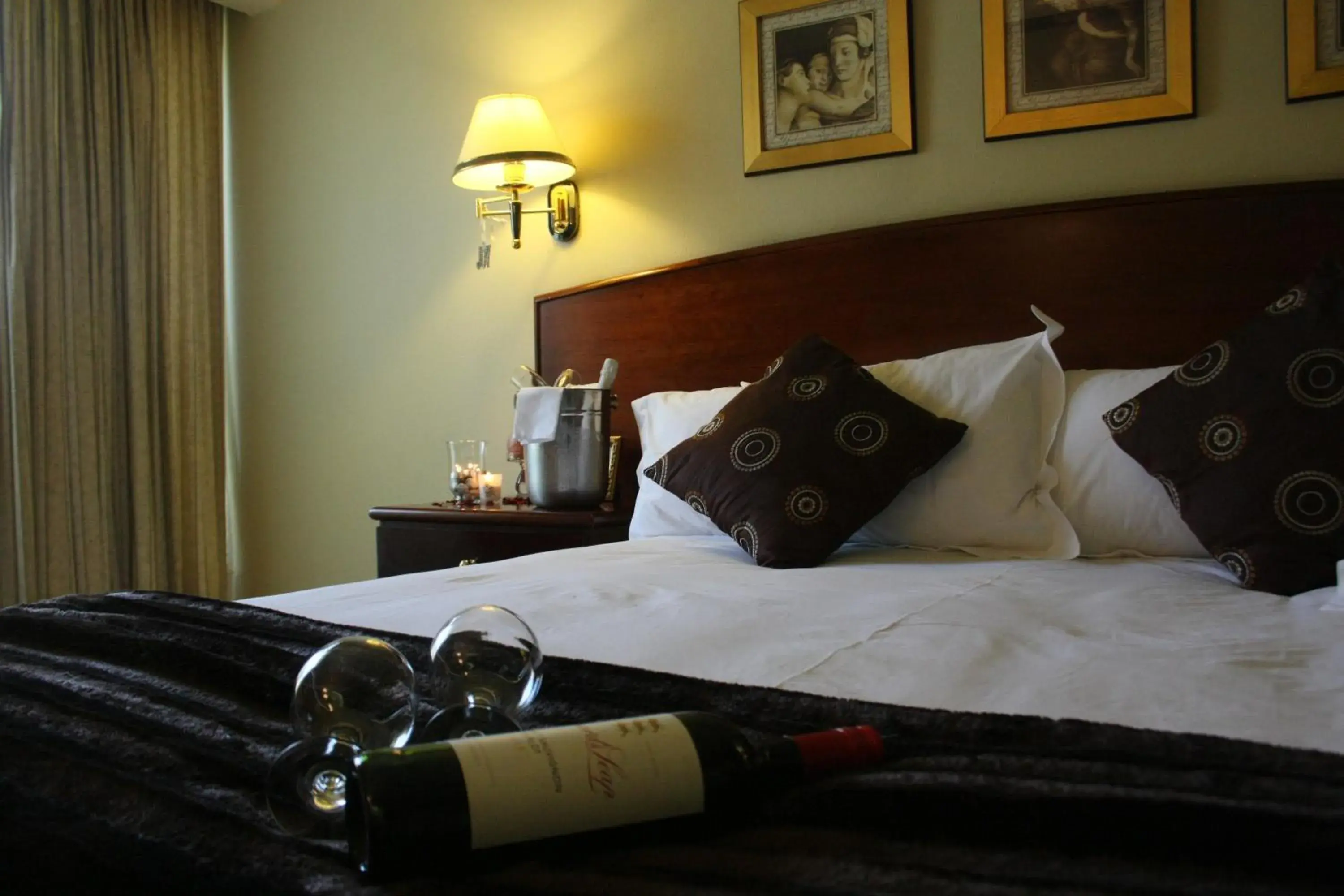 Bedroom, Bed in Benvenuto Hotel & Conference Centre Bedroom, Bed in Benvenuto Hotel & Conference Centre