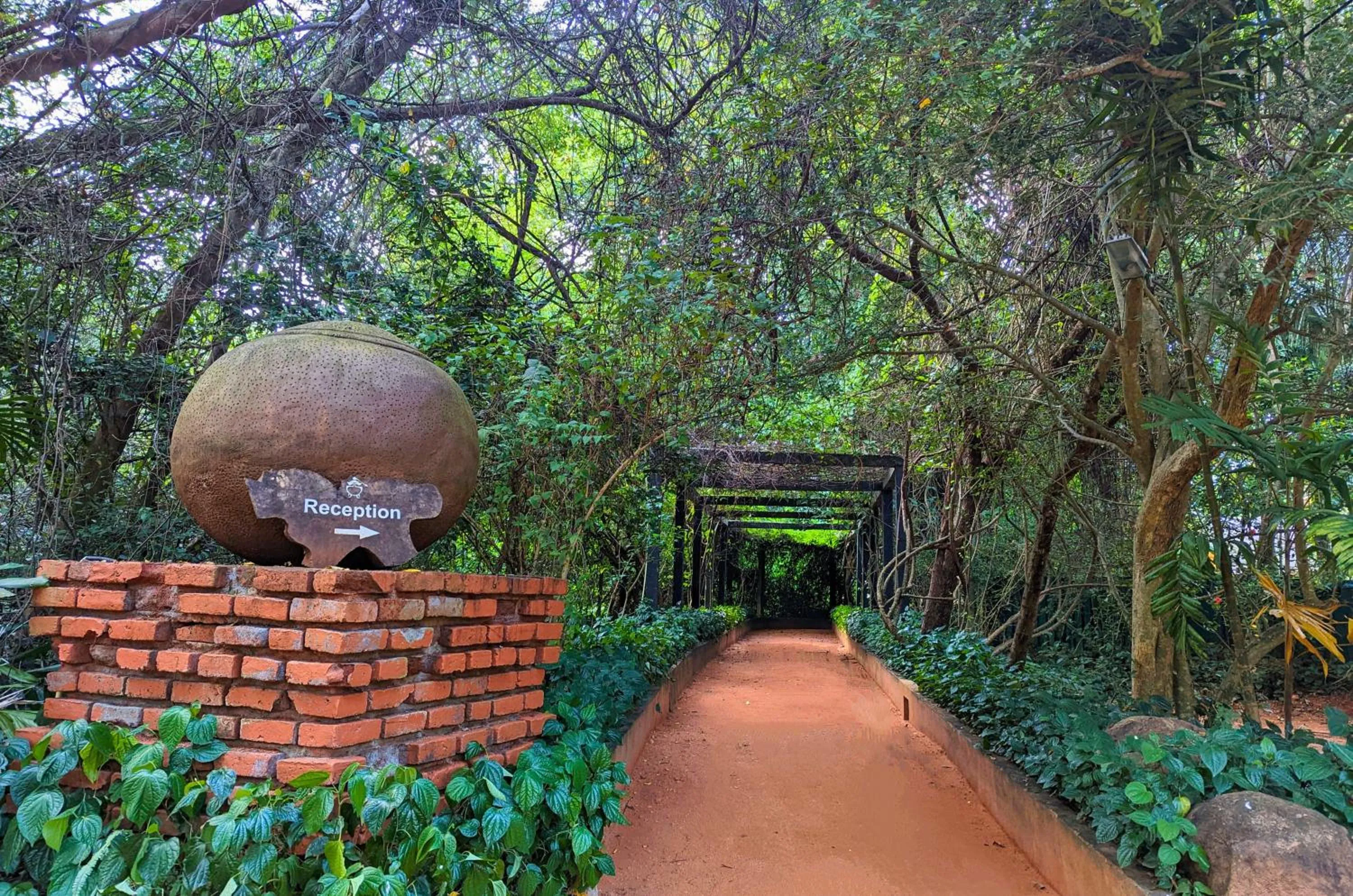 Facade/entrance in Pinthaliya Resort