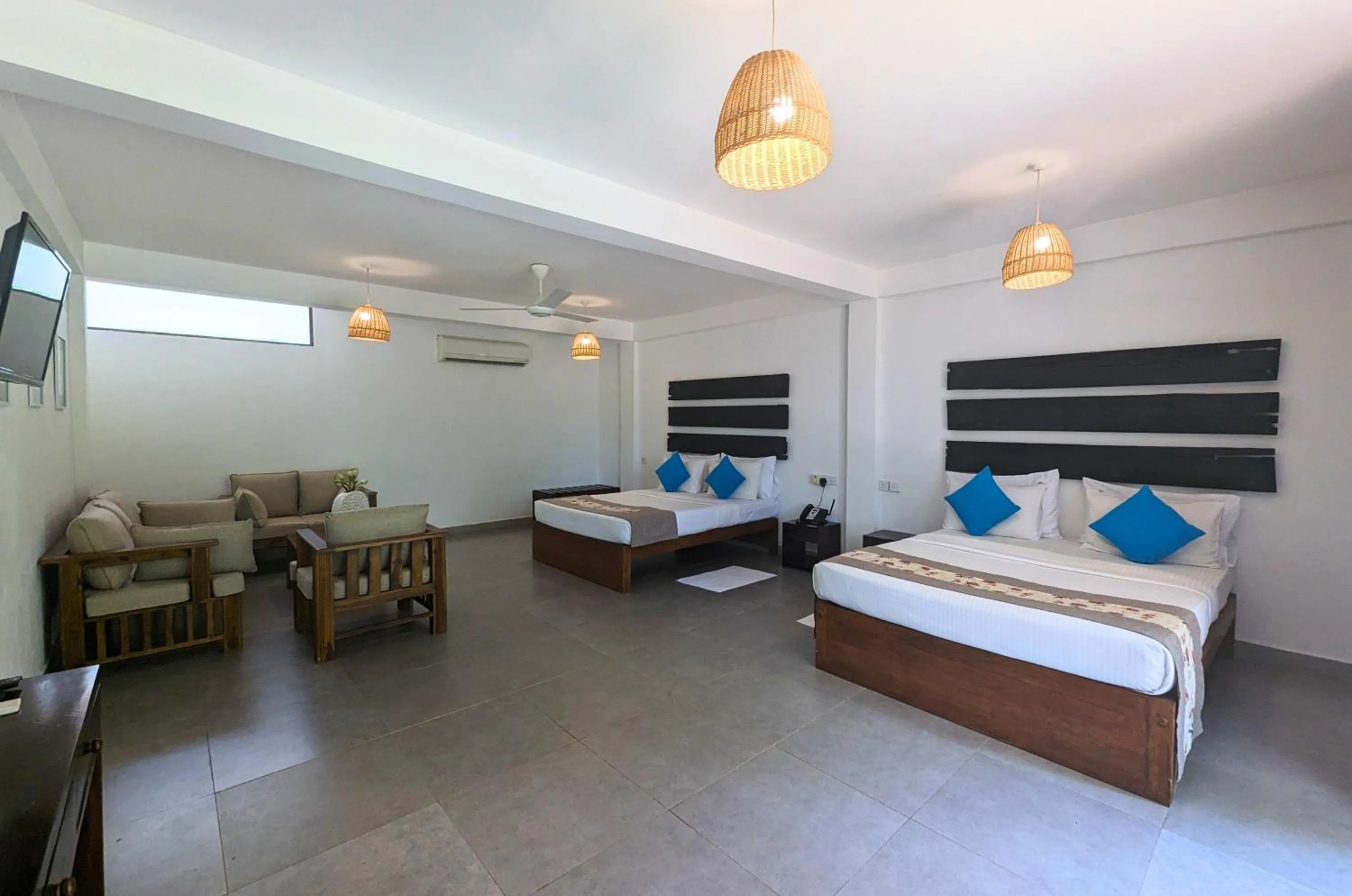 Bed in Pinthaliya Resort