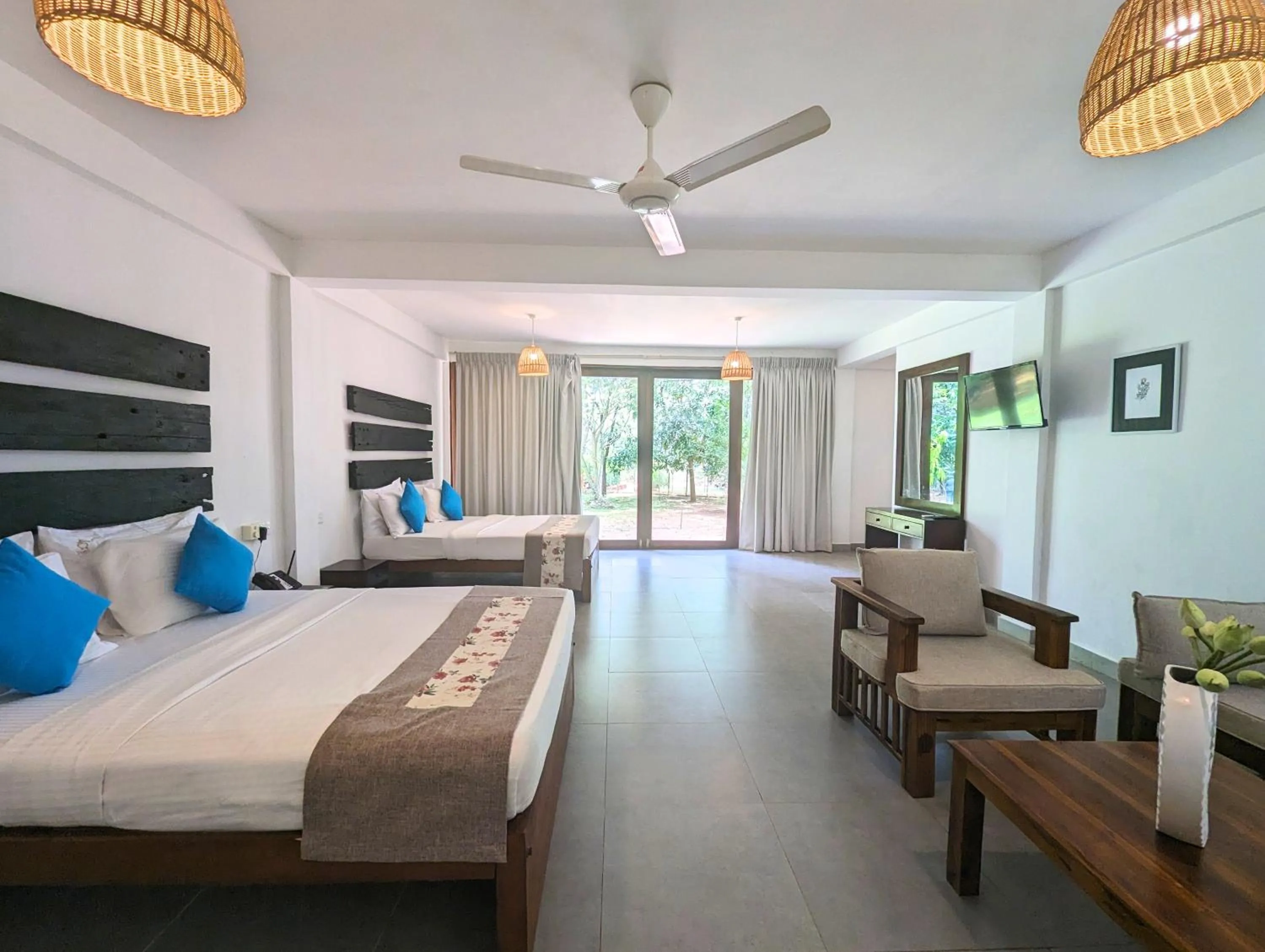 Garden view, Bed in Pinthaliya Resort