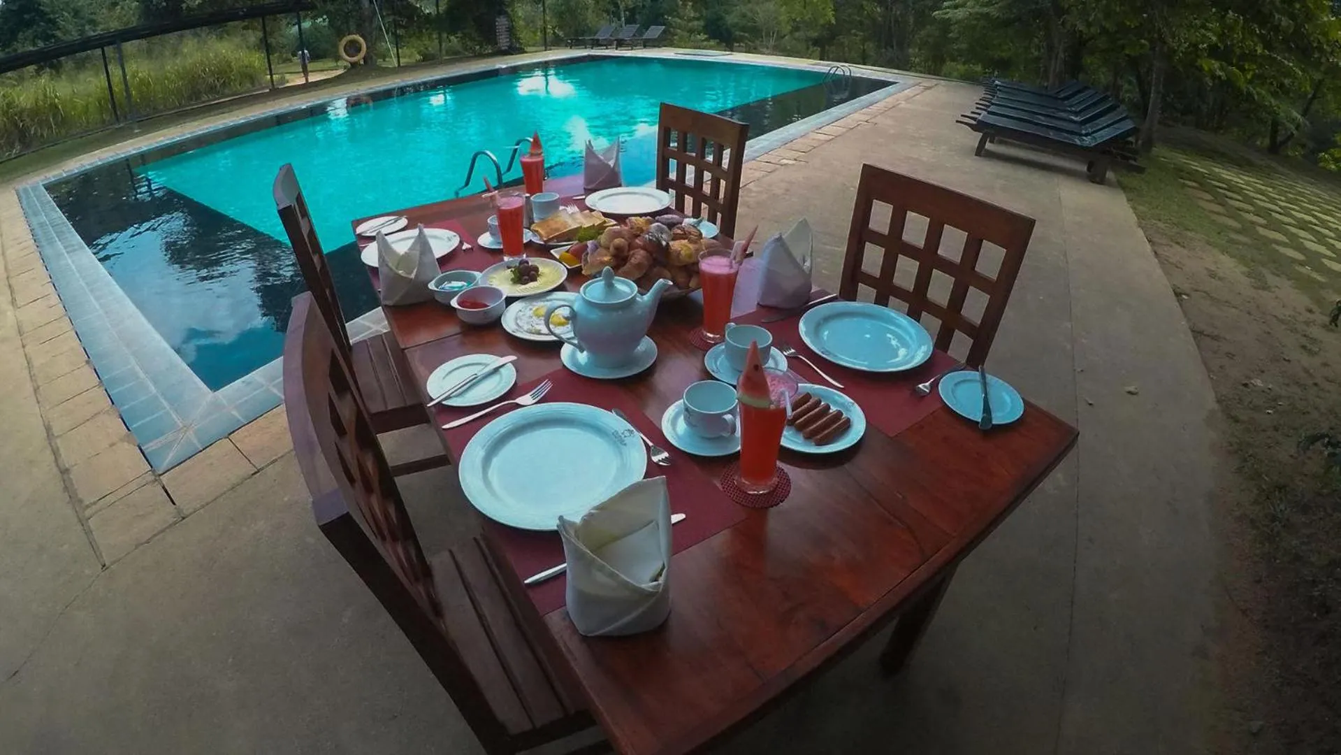 Swimming pool in Pinthaliya Resort
