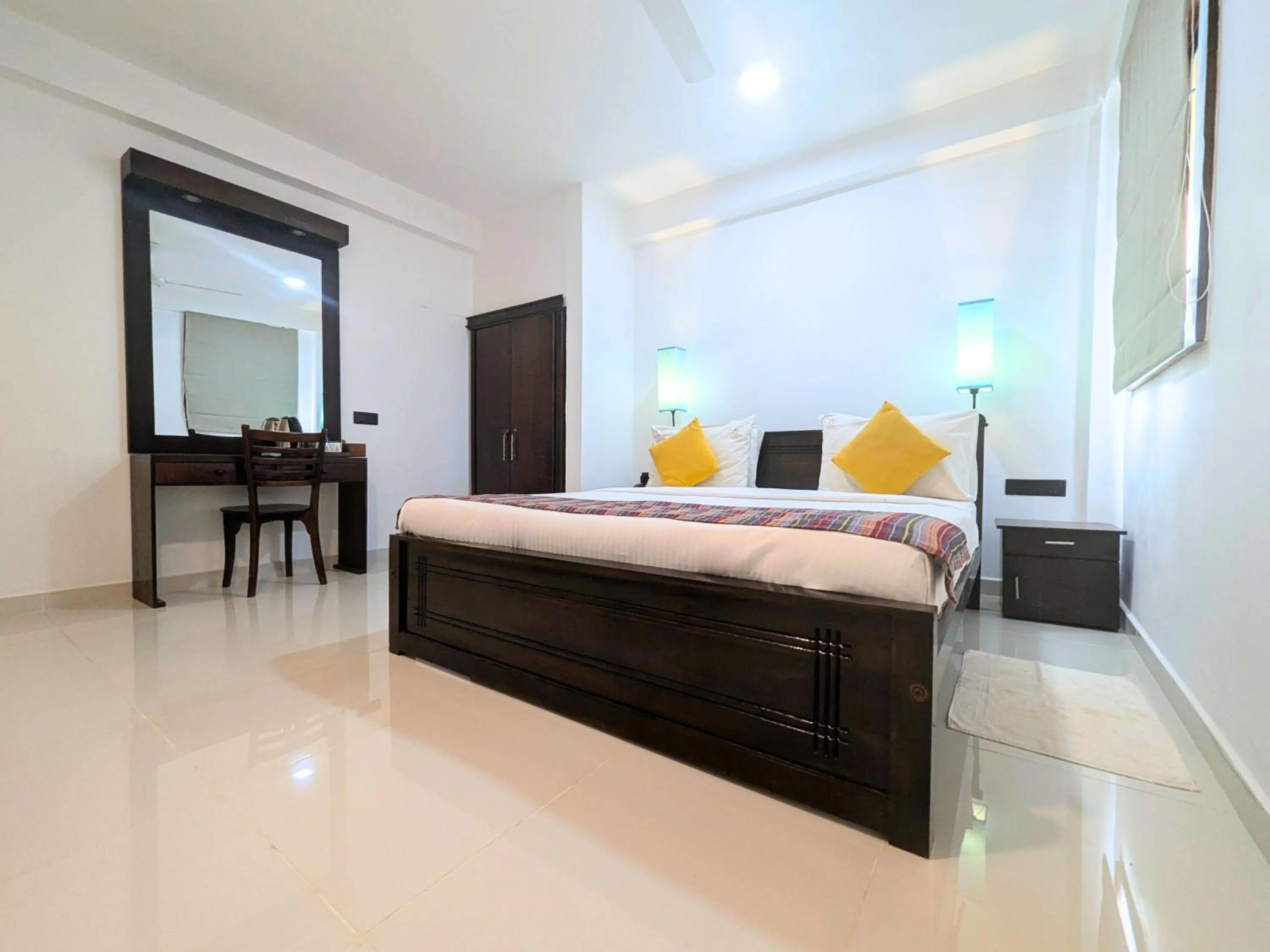 Bed in Pinthaliya Resort