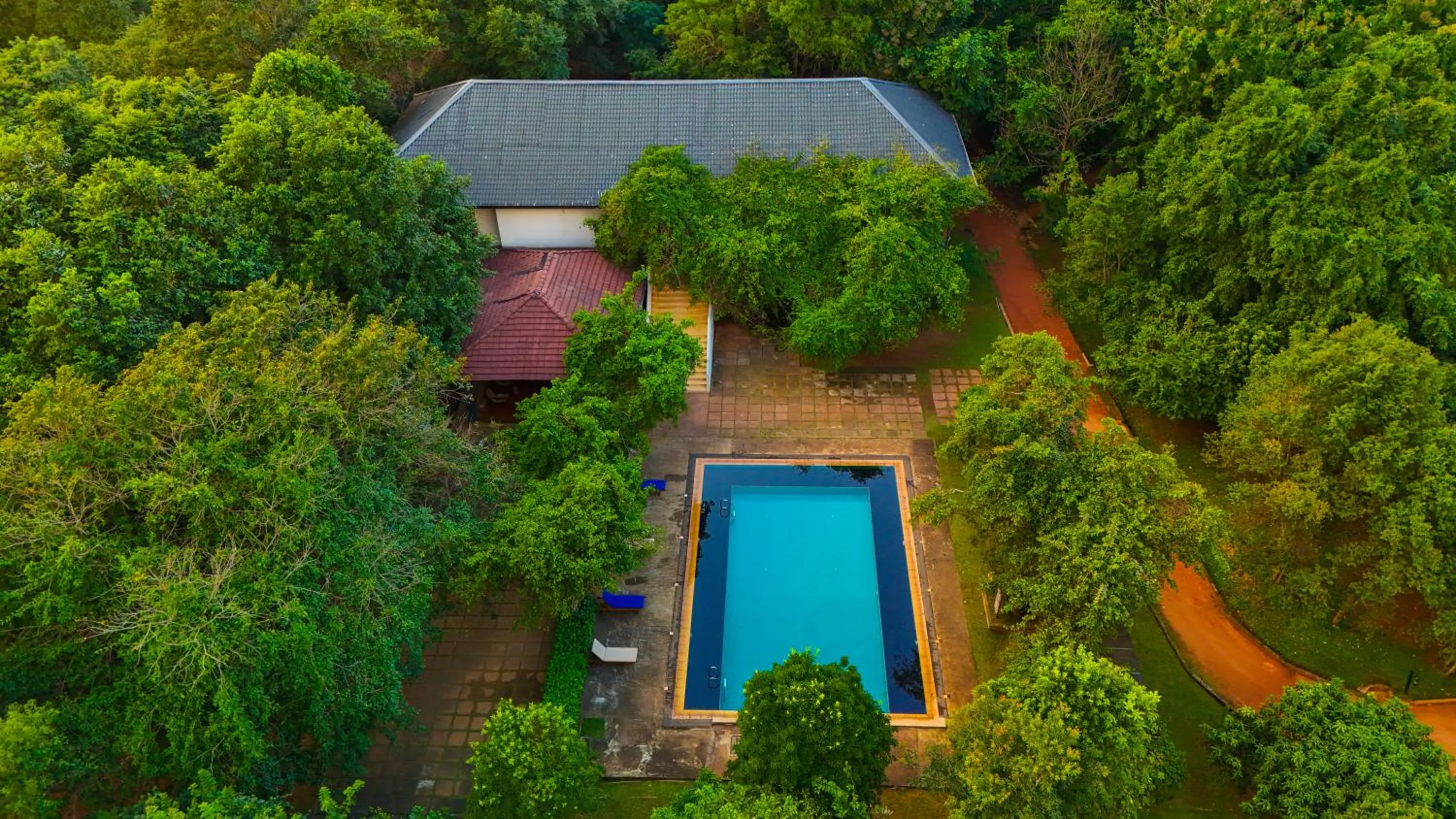 Restaurant/places to eat in Pinthaliya Resort