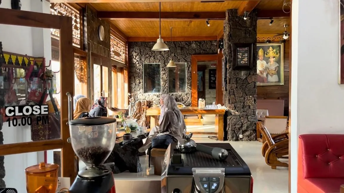 Restaurant/places to eat in Nuwono Tasya Syariah