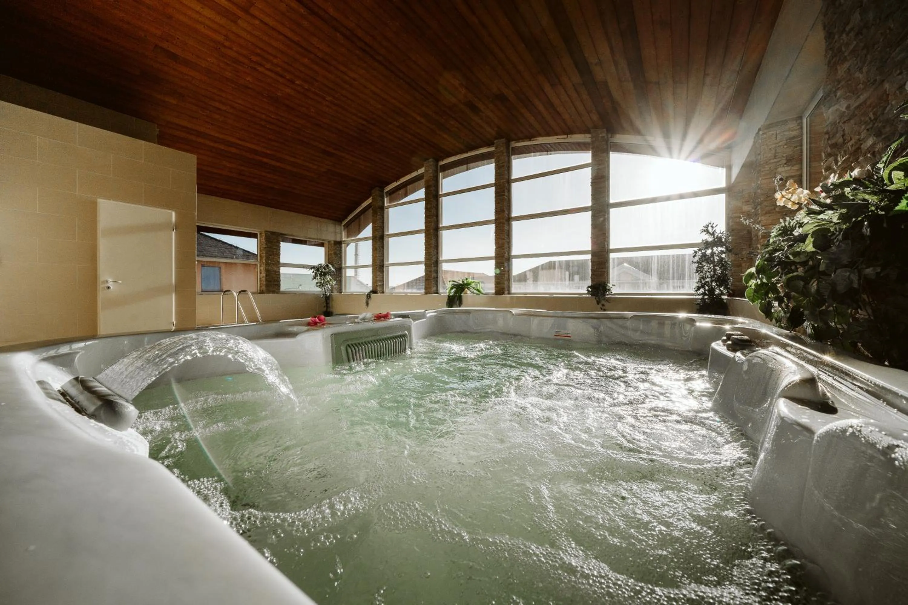 Hot Tub in Hotel Garzon Plaza