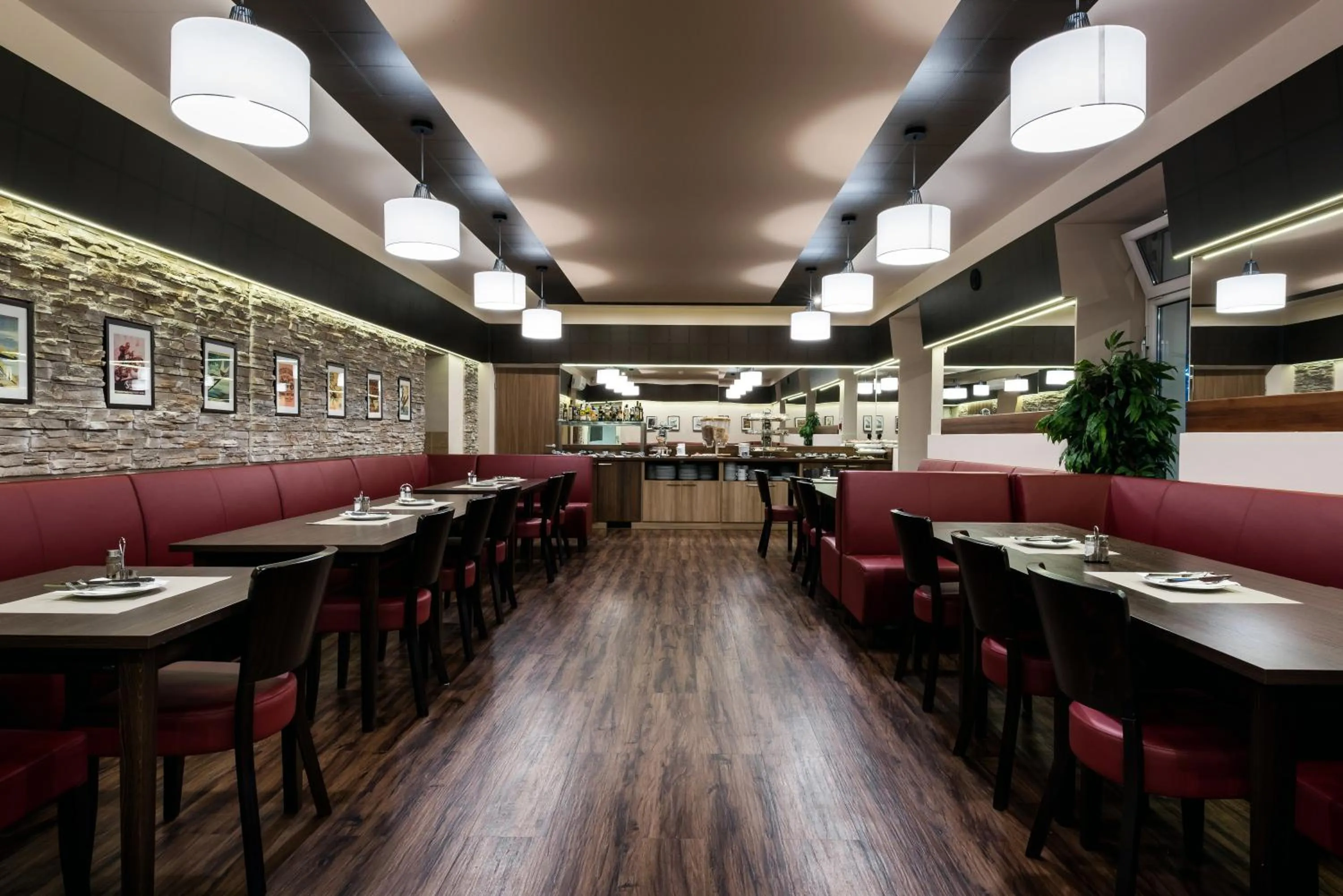 Restaurant/places to eat in Hotel Garzon Plaza