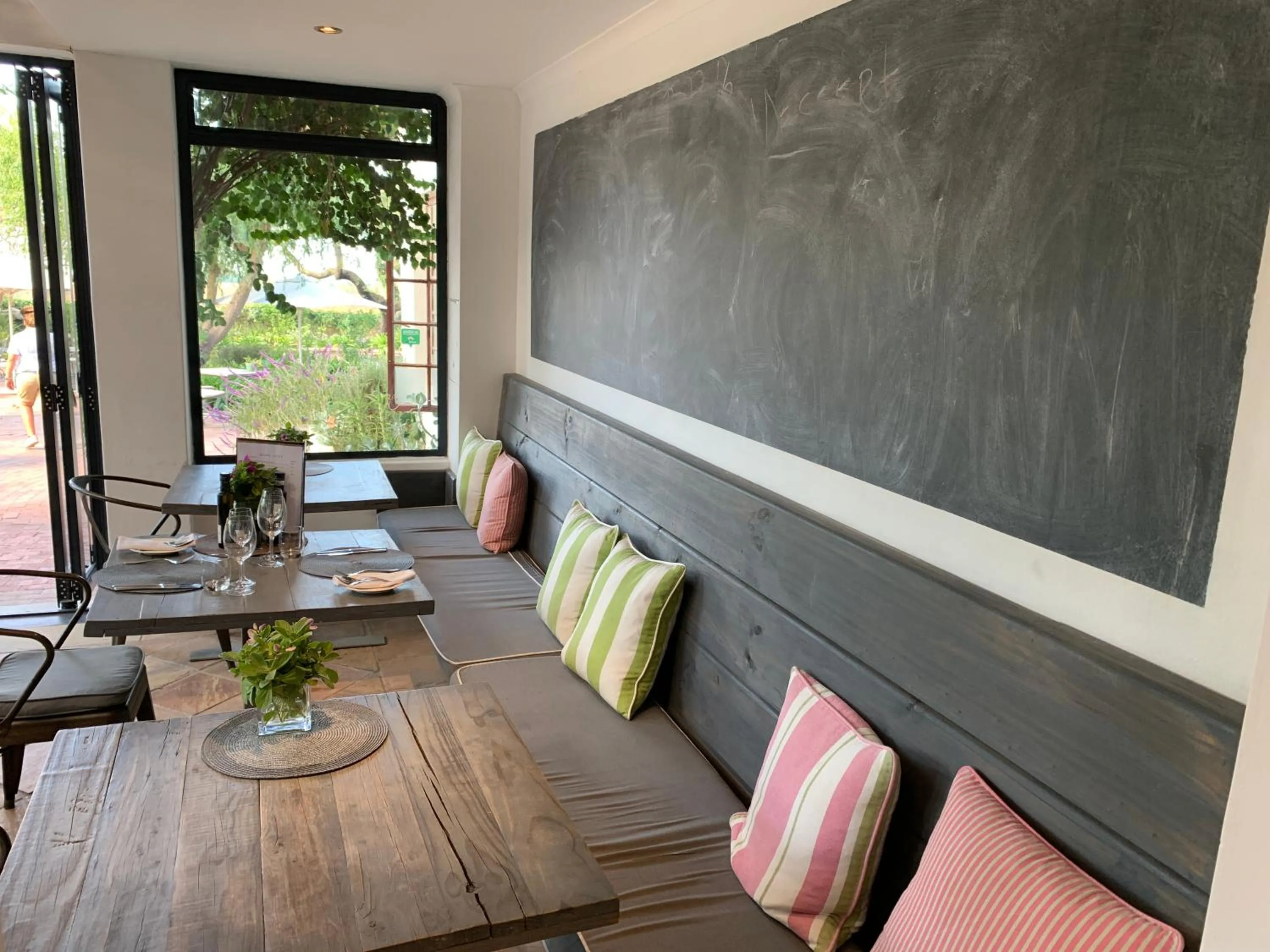 Restaurant/places to eat in Wedgeview Country House & Spa