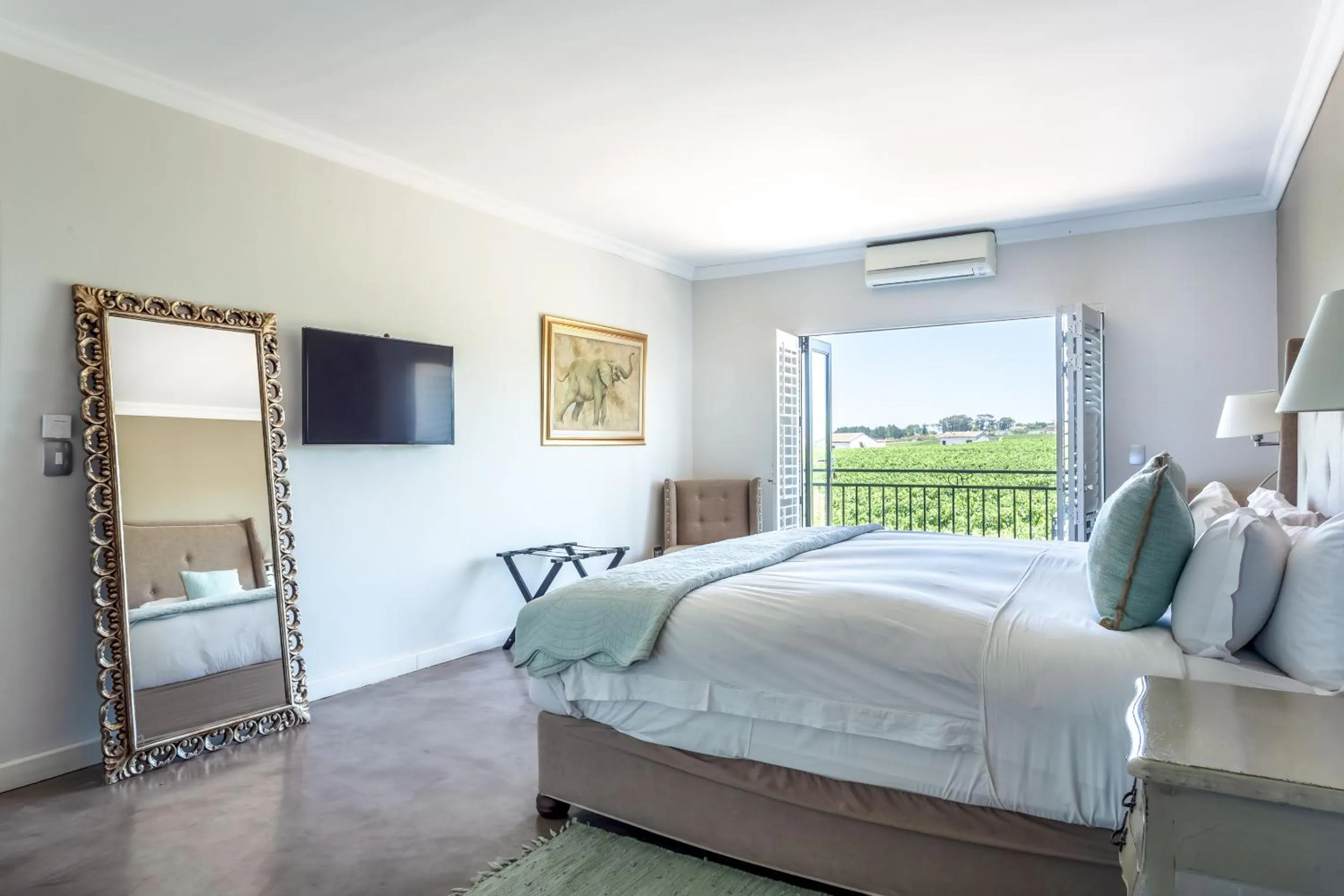 TV and multimedia, Bed in Wedgeview Country House & Spa