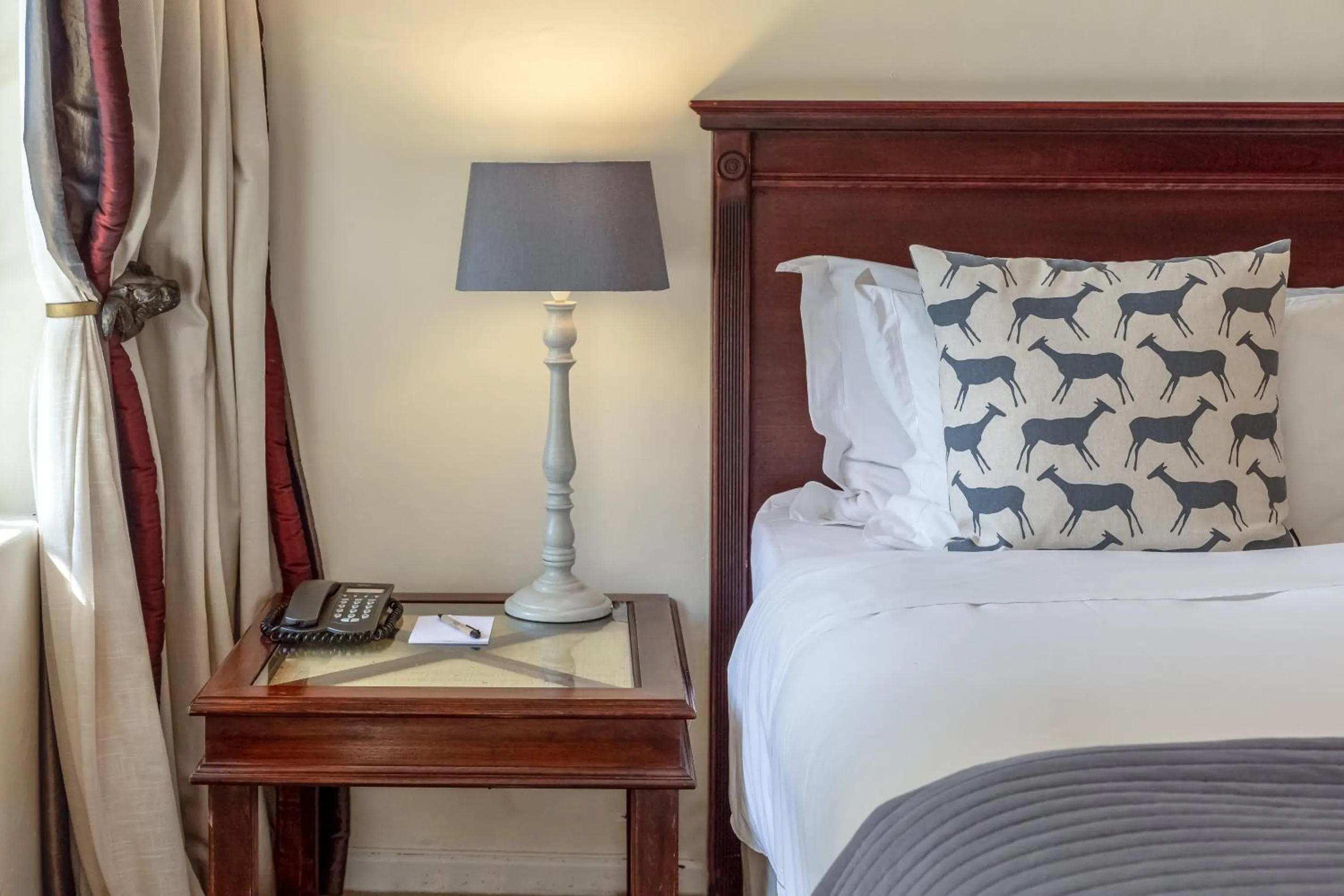 Bed in Wedgeview Country House & Spa