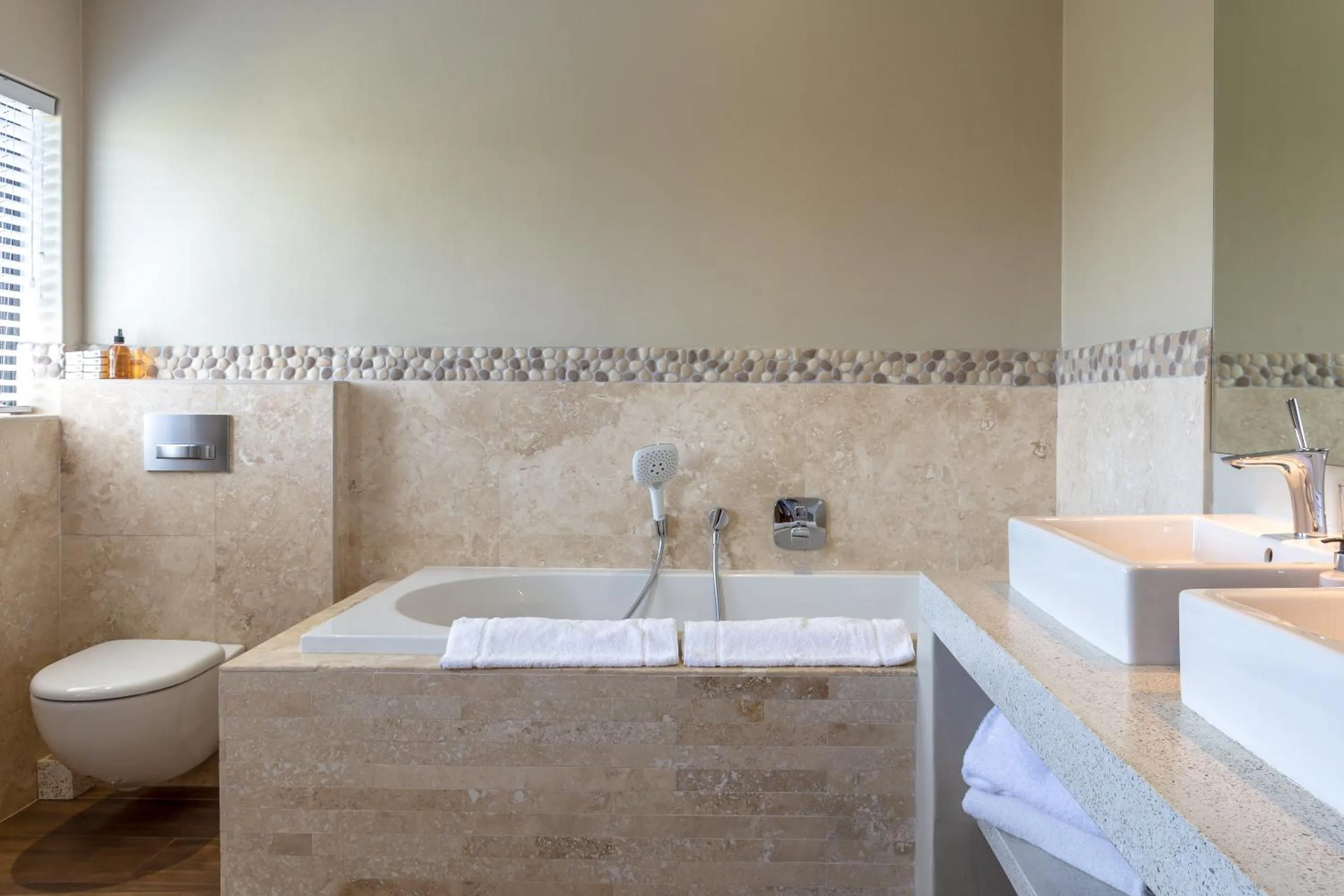 Toilet in Wedgeview Country House & Spa