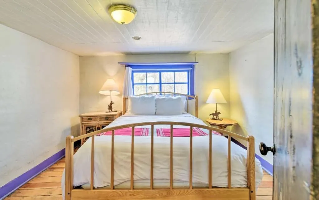 Bed in Taos Goji Farm & Eco-Lodge Retreat