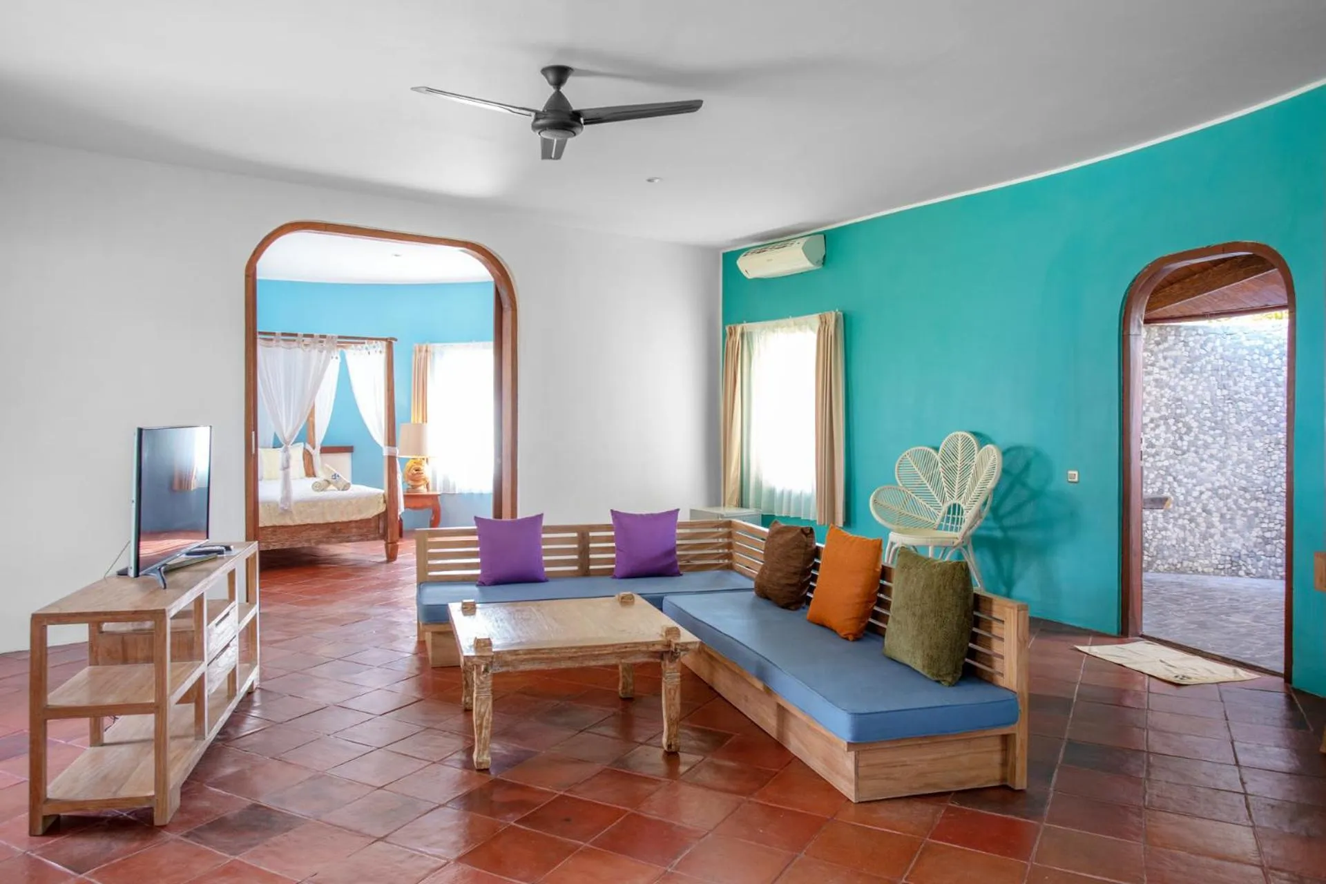 Living room in Whales and Waves