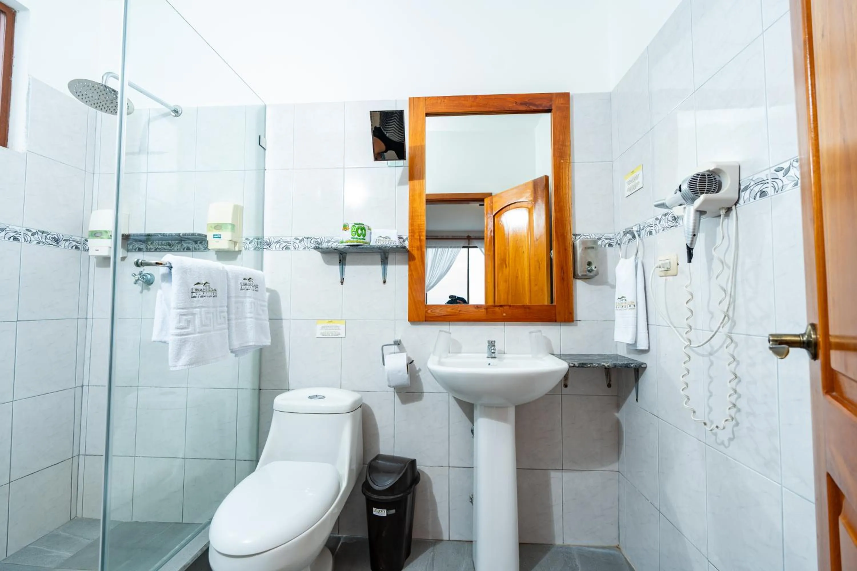 Shower in El Descanso del Guia