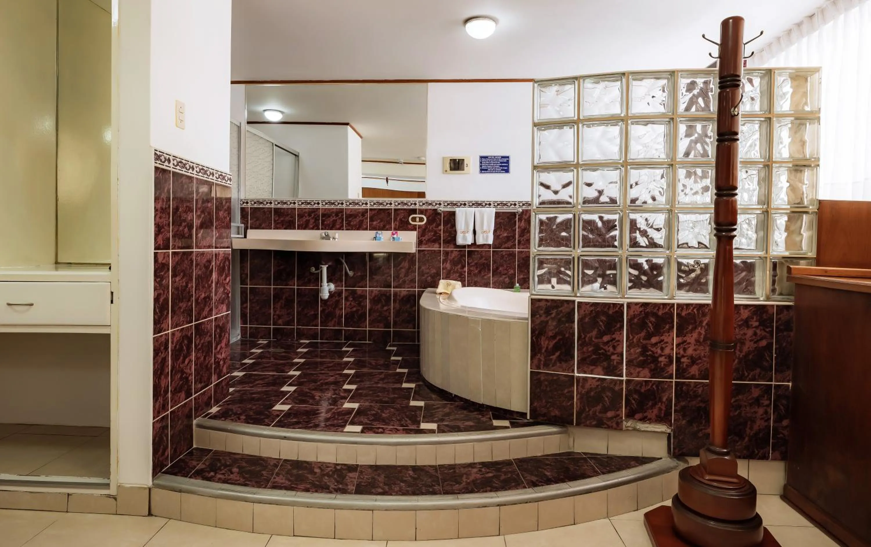 Shower in Recreo Hotel