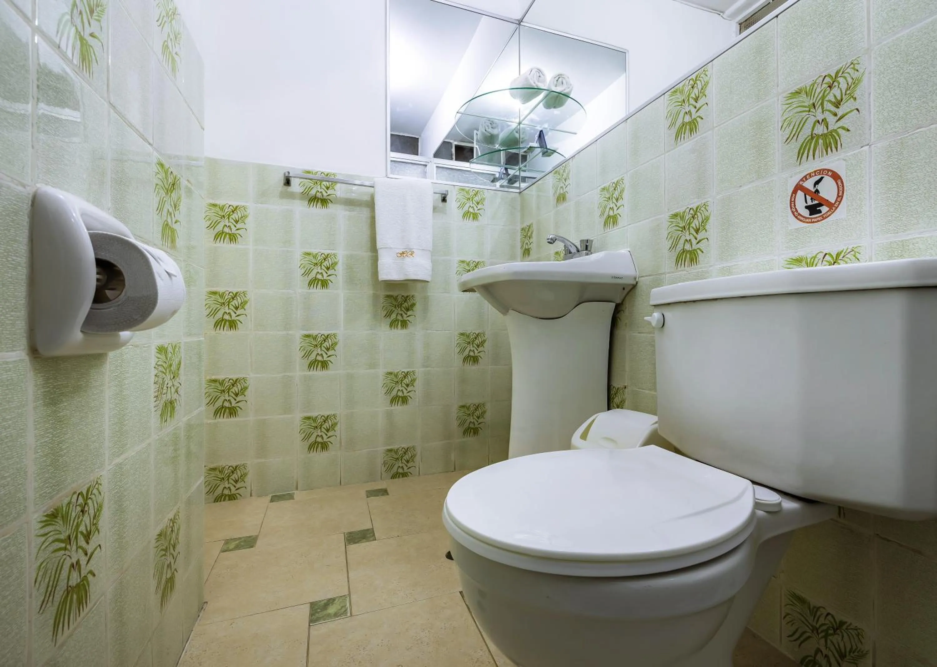 Shower in Recreo Hotel