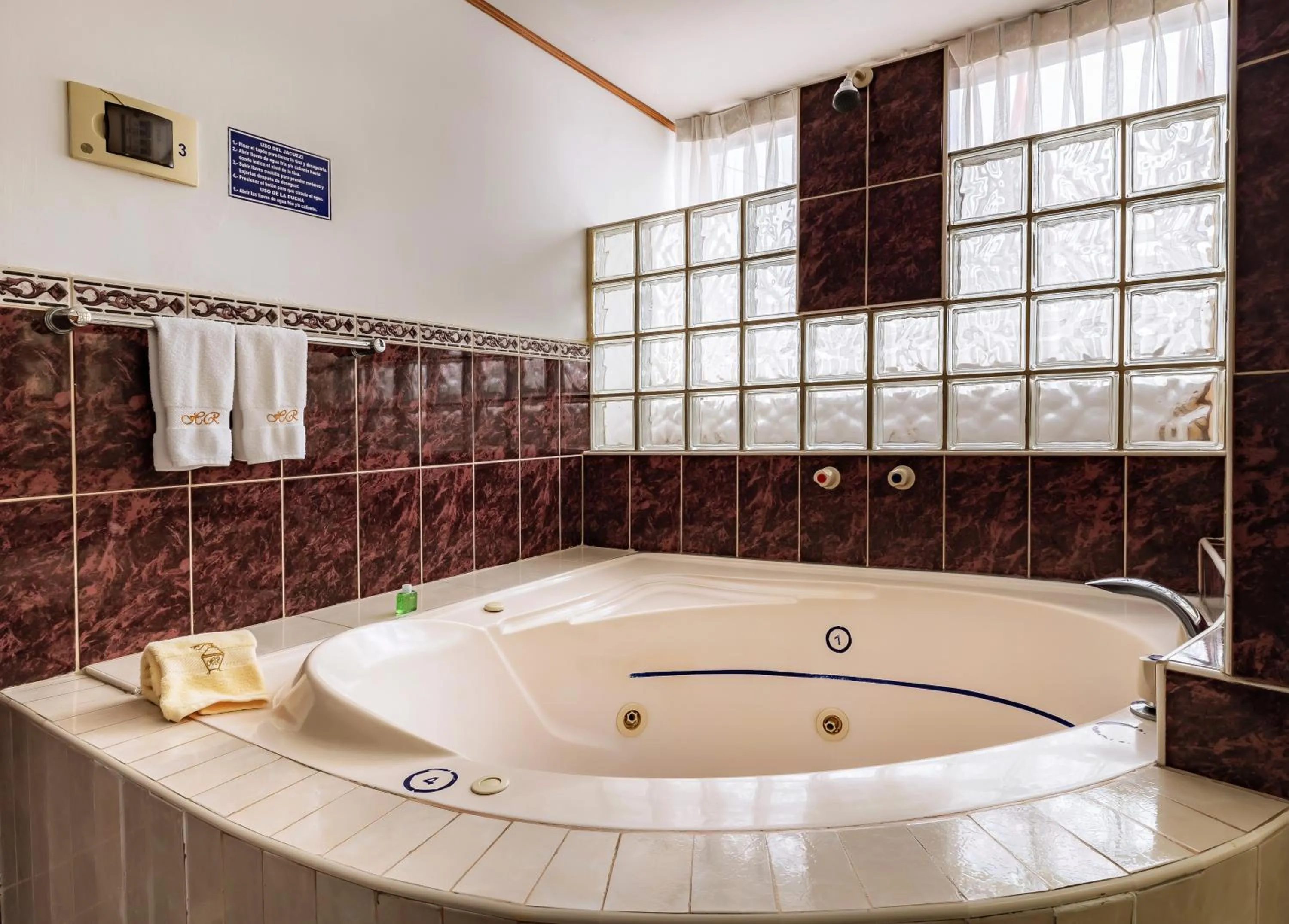 Hot Tub in Recreo Hotel