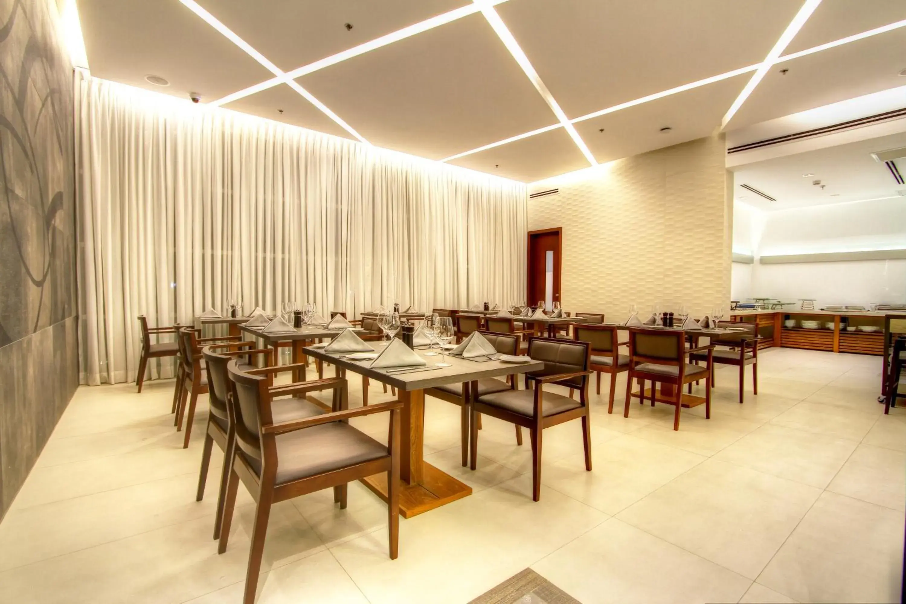 Restaurant/places to eat in Space Hotel and Apartments Restaurant/places to eat in Space Hotel and Apartments