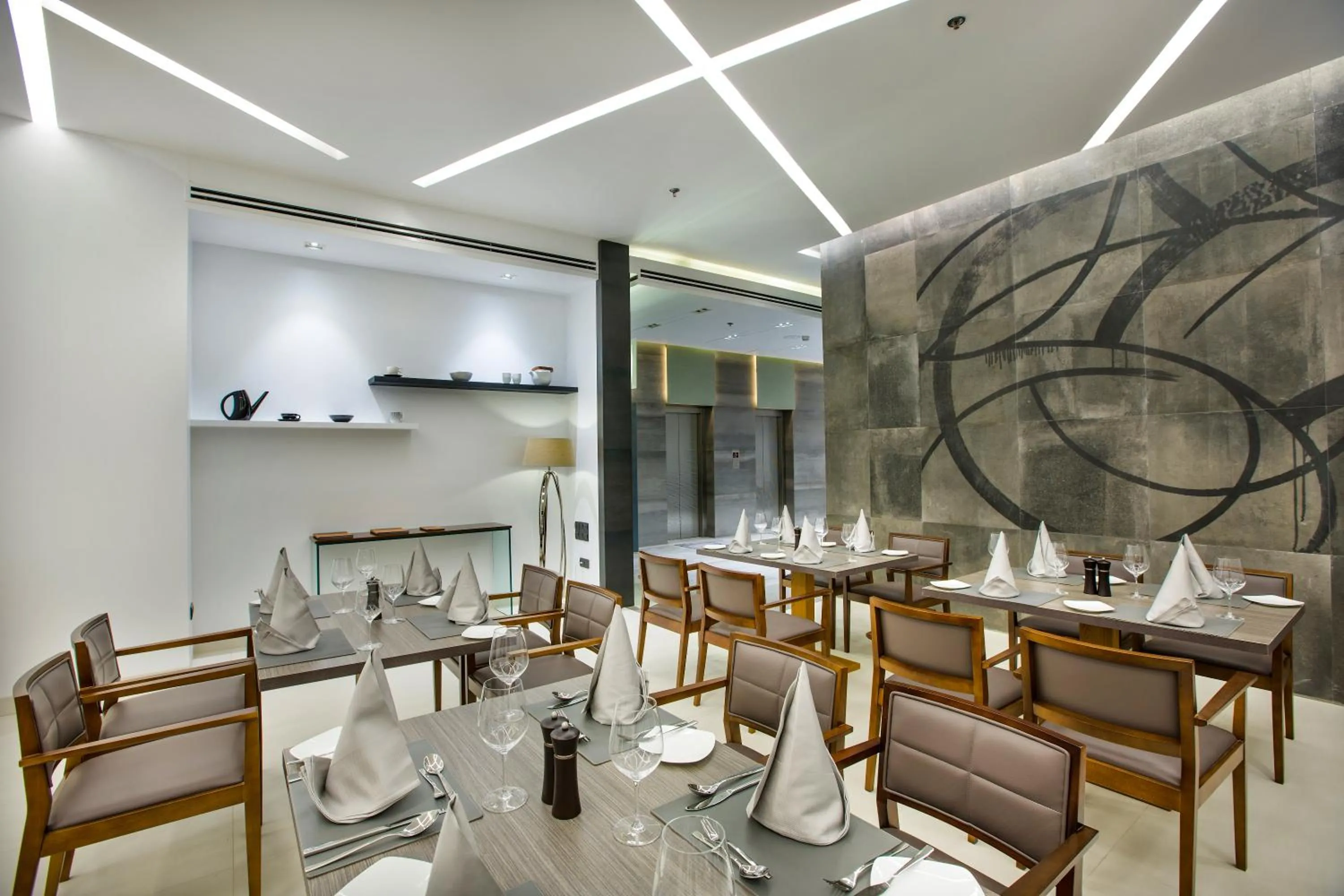 Restaurant/places to eat in Space Hotel and Apartments