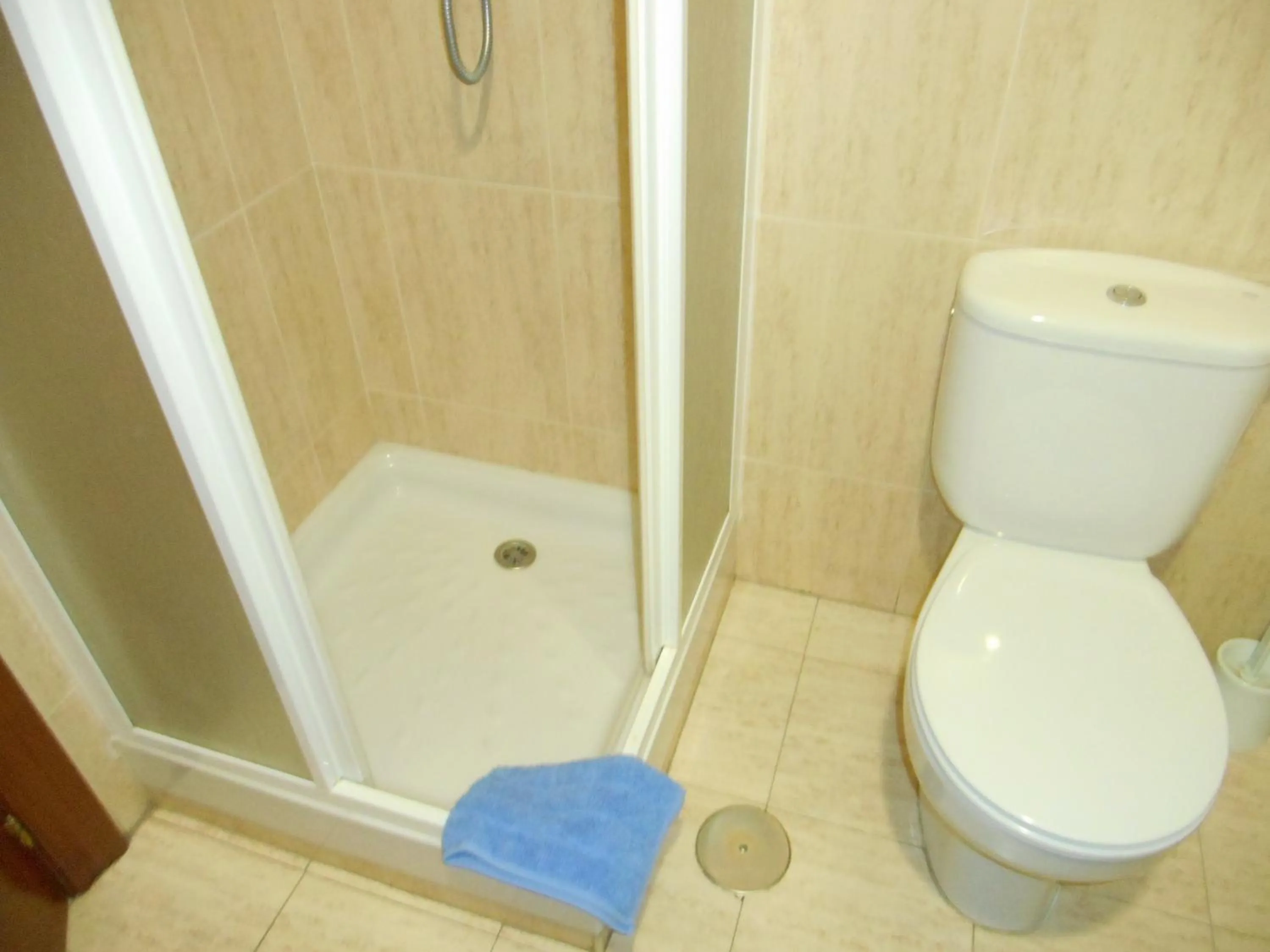 Shower in Martin House & Granada