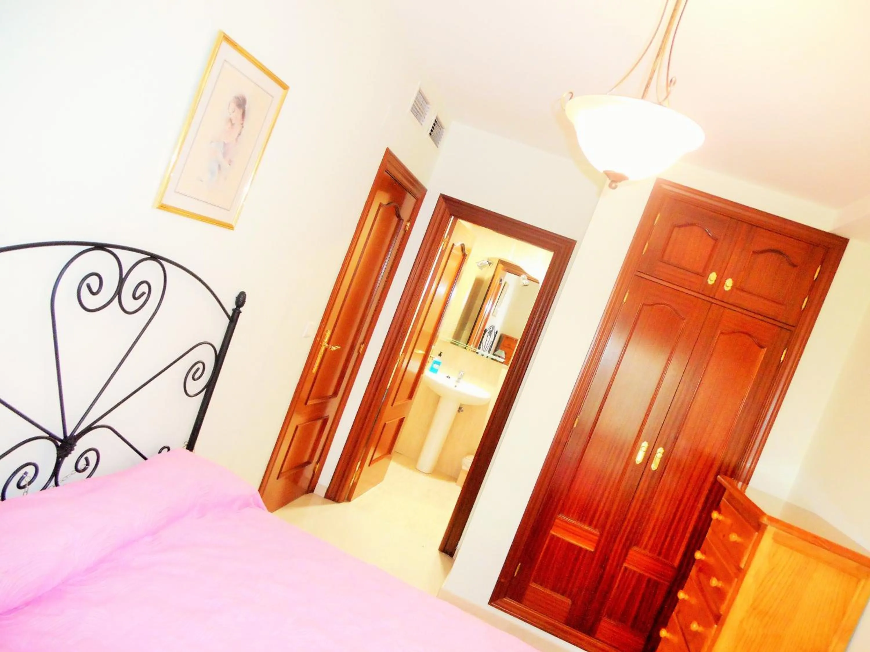 Bedroom, Bed in Martin House & Granada