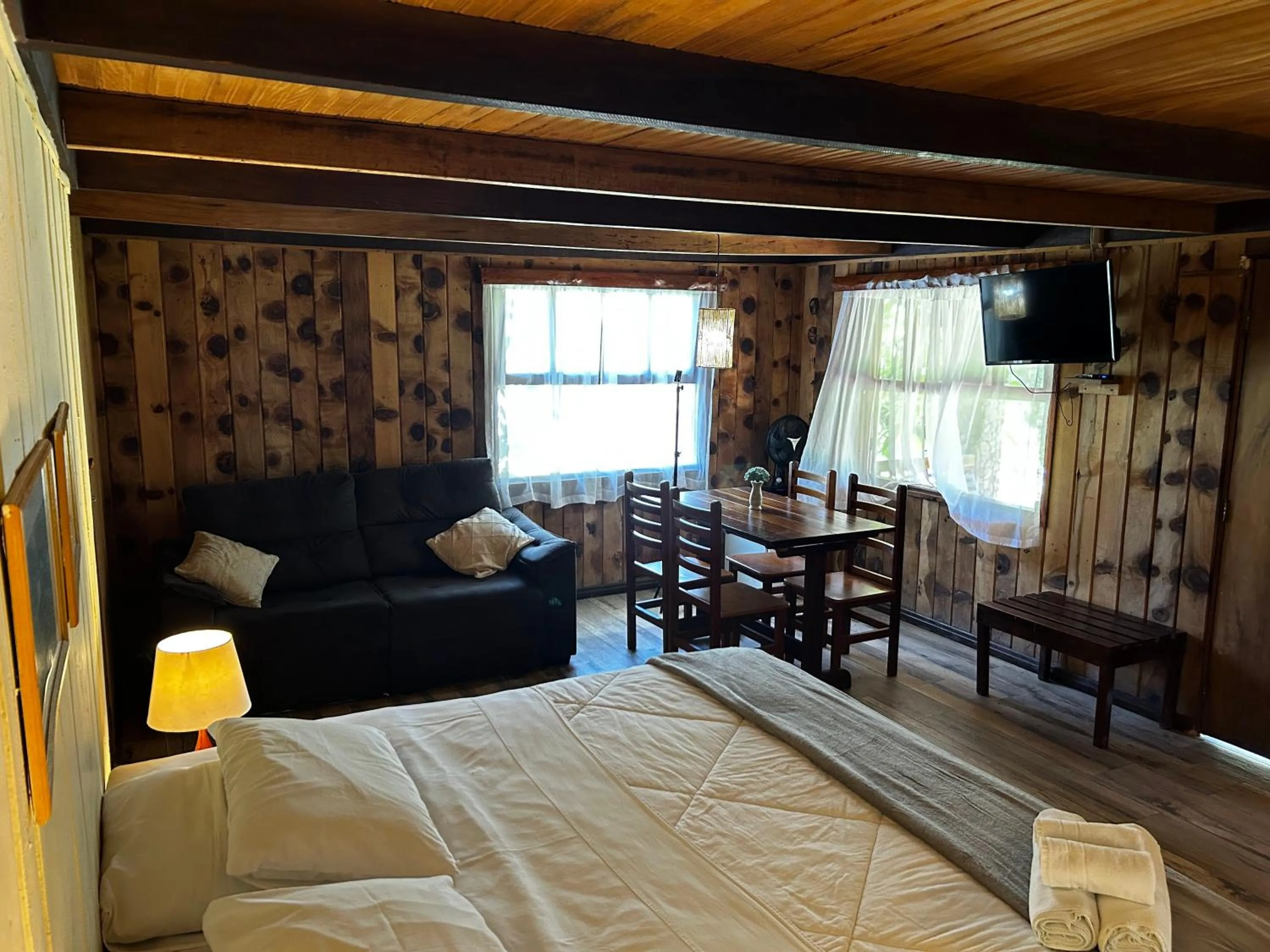 Communal lounge/ TV room, Bed in Hotel Refazenda