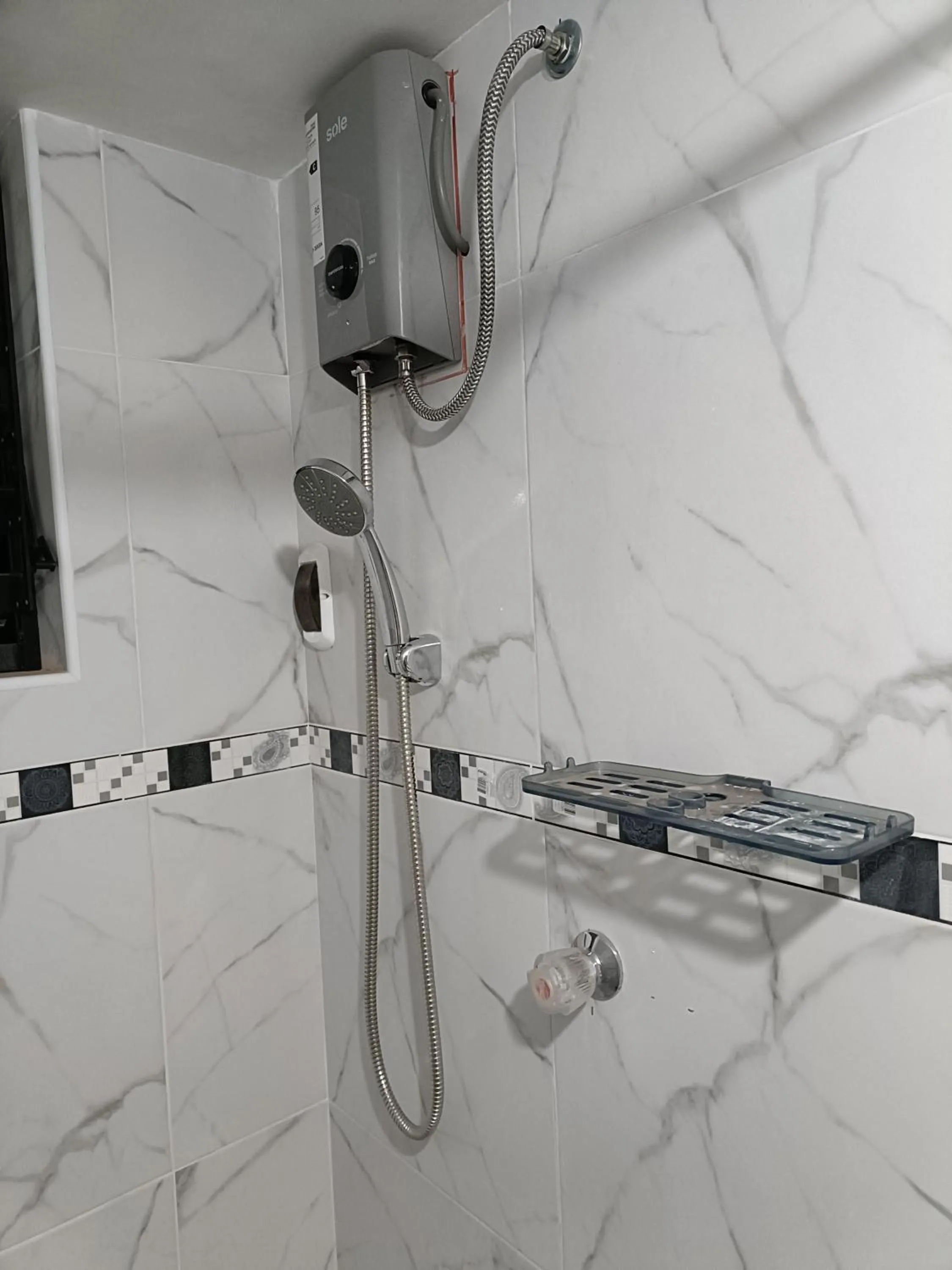 Shower in Hostal Ayllu con cochera
