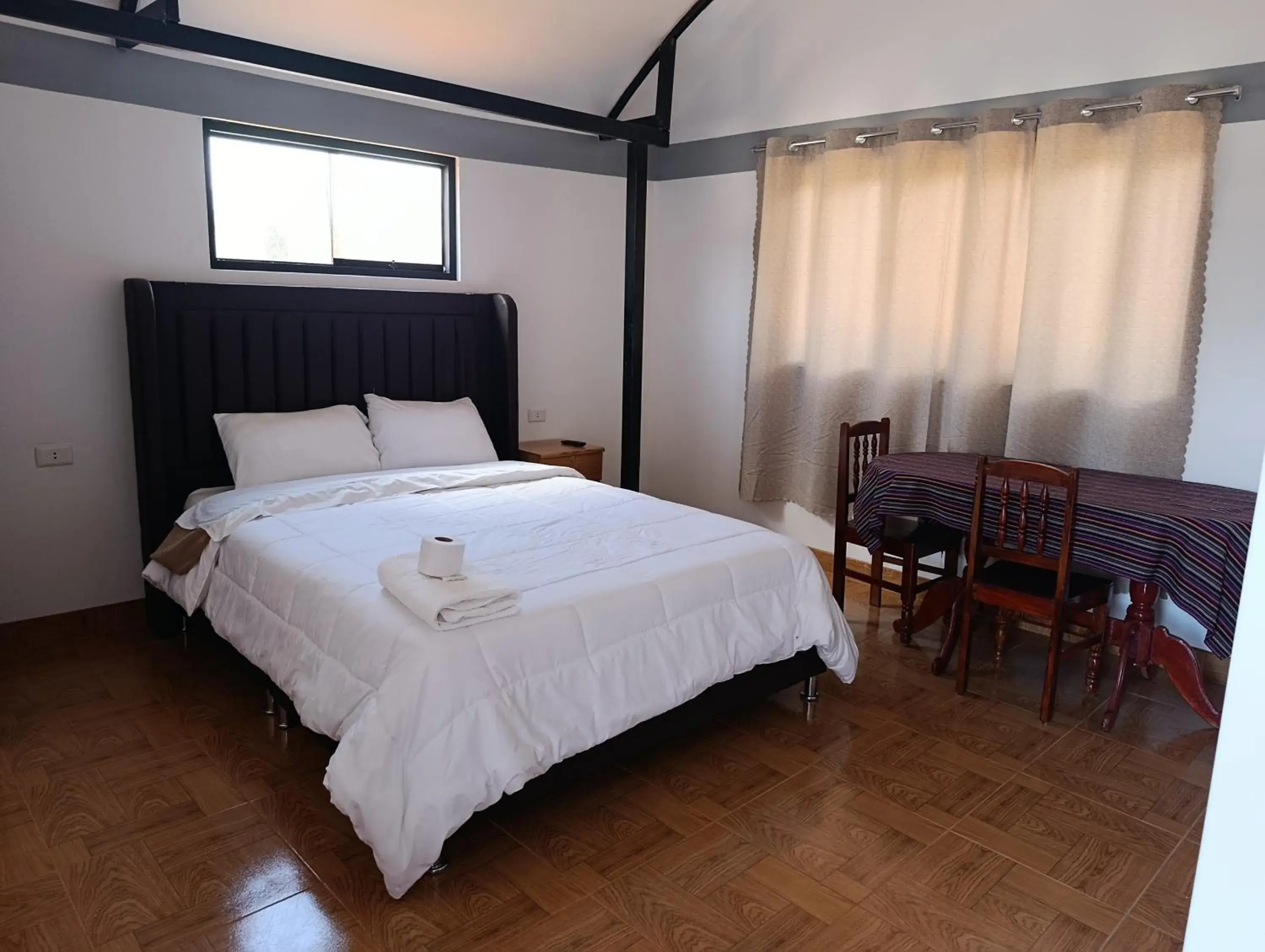 Deluxe Double Room with Shower in Hostal Ayllu con cochera Deluxe Double Room with Shower in Hostal Ayllu con cochera