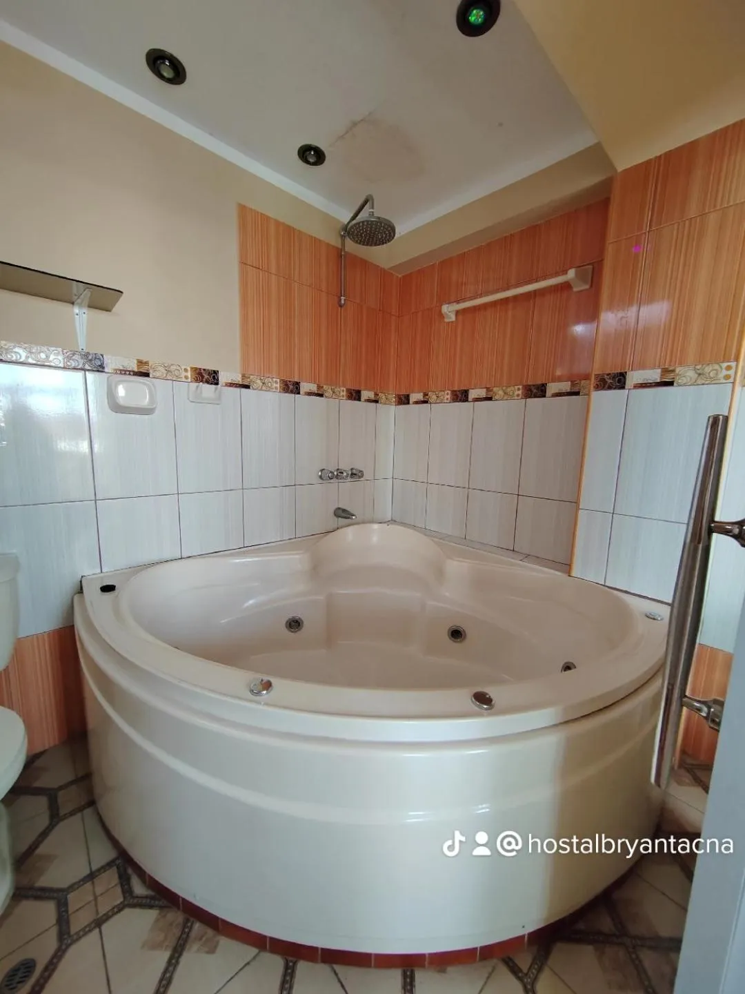 Hot Tub in Hostal Bryan