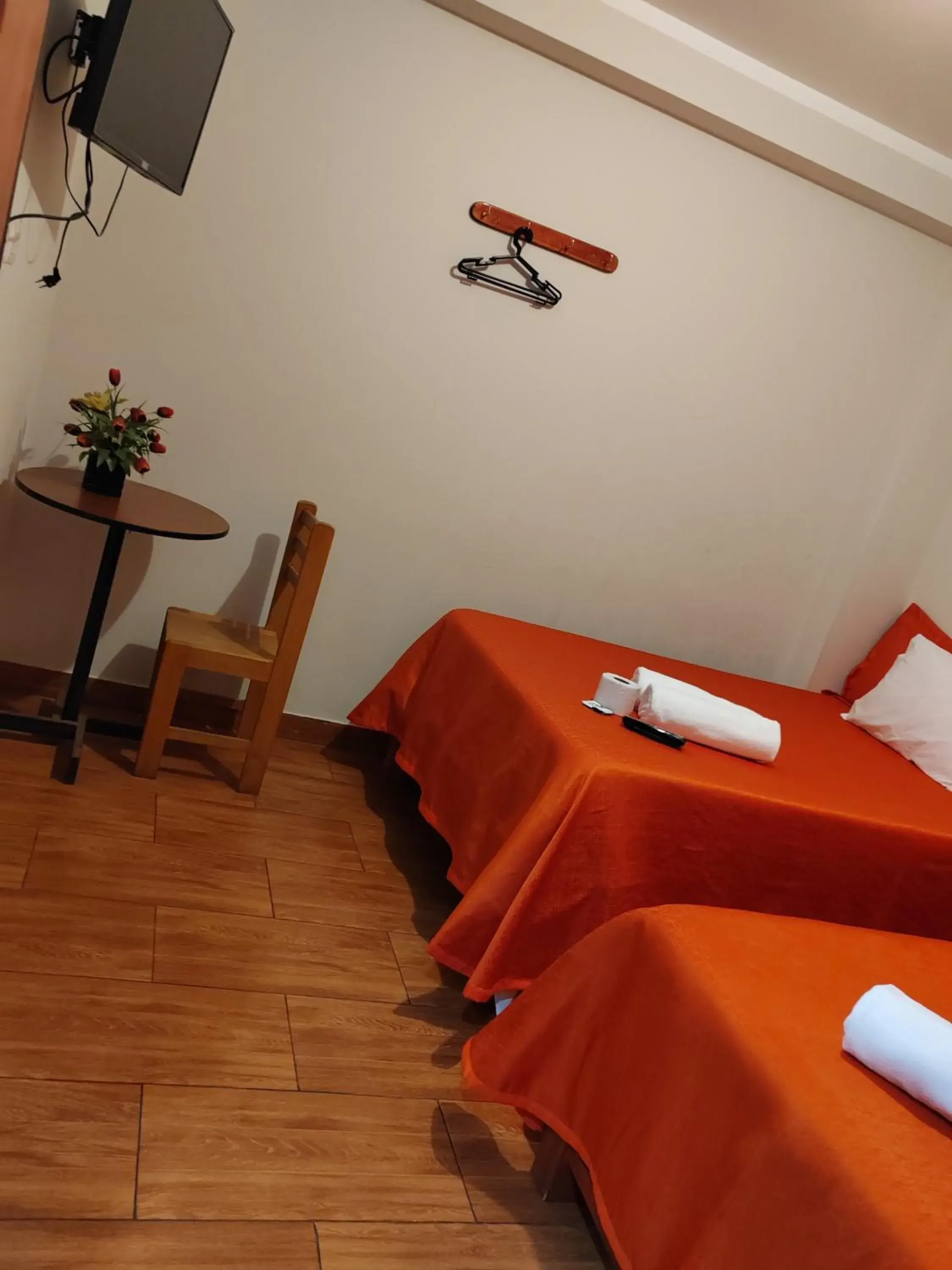 Twin Room in Hostal Bryan Twin Room in Hostal Bryan