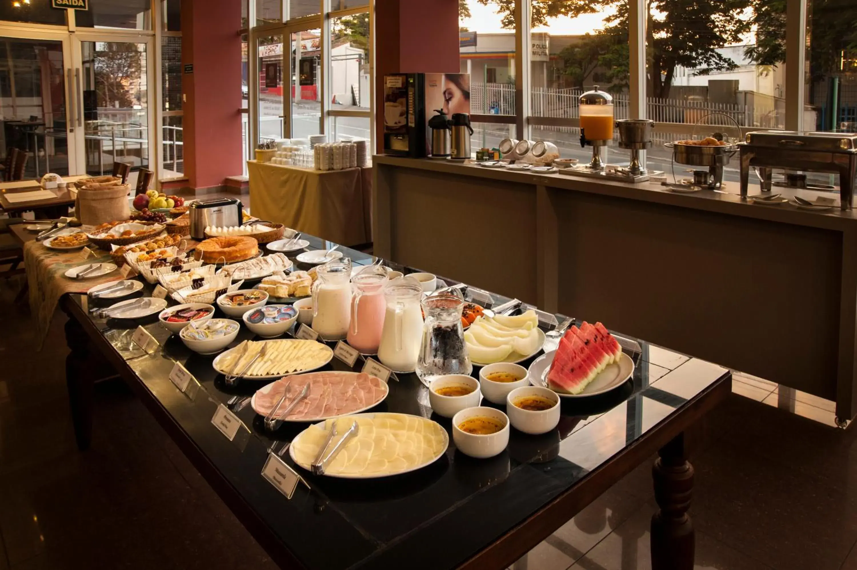 Breakfast in Tryp by Wyndham Varginha Cafe Royal Breakfast in Tryp by Wyndham Varginha Cafe Royal