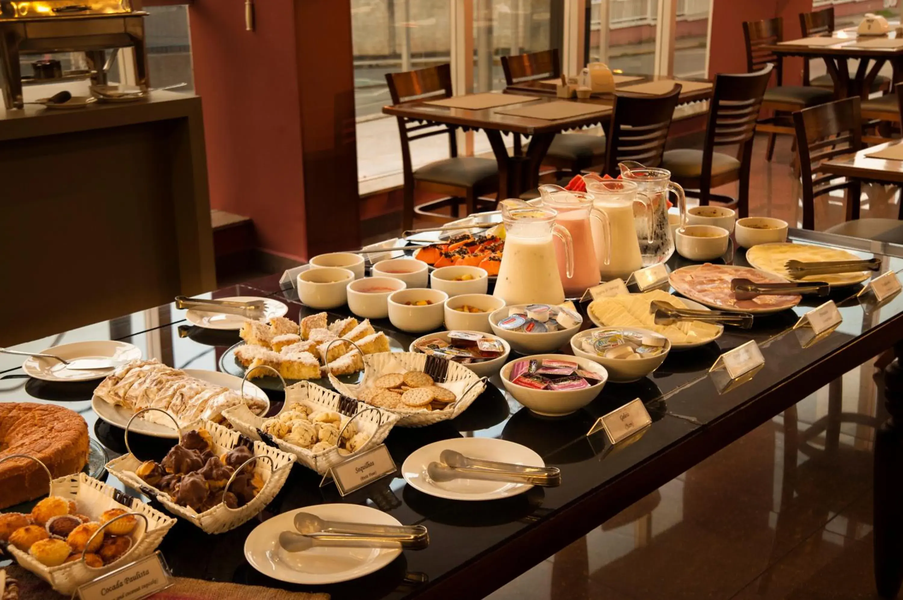 Food and drinks in Tryp by Wyndham Varginha Cafe Royal Food and drinks in Tryp by Wyndham Varginha Cafe Royal