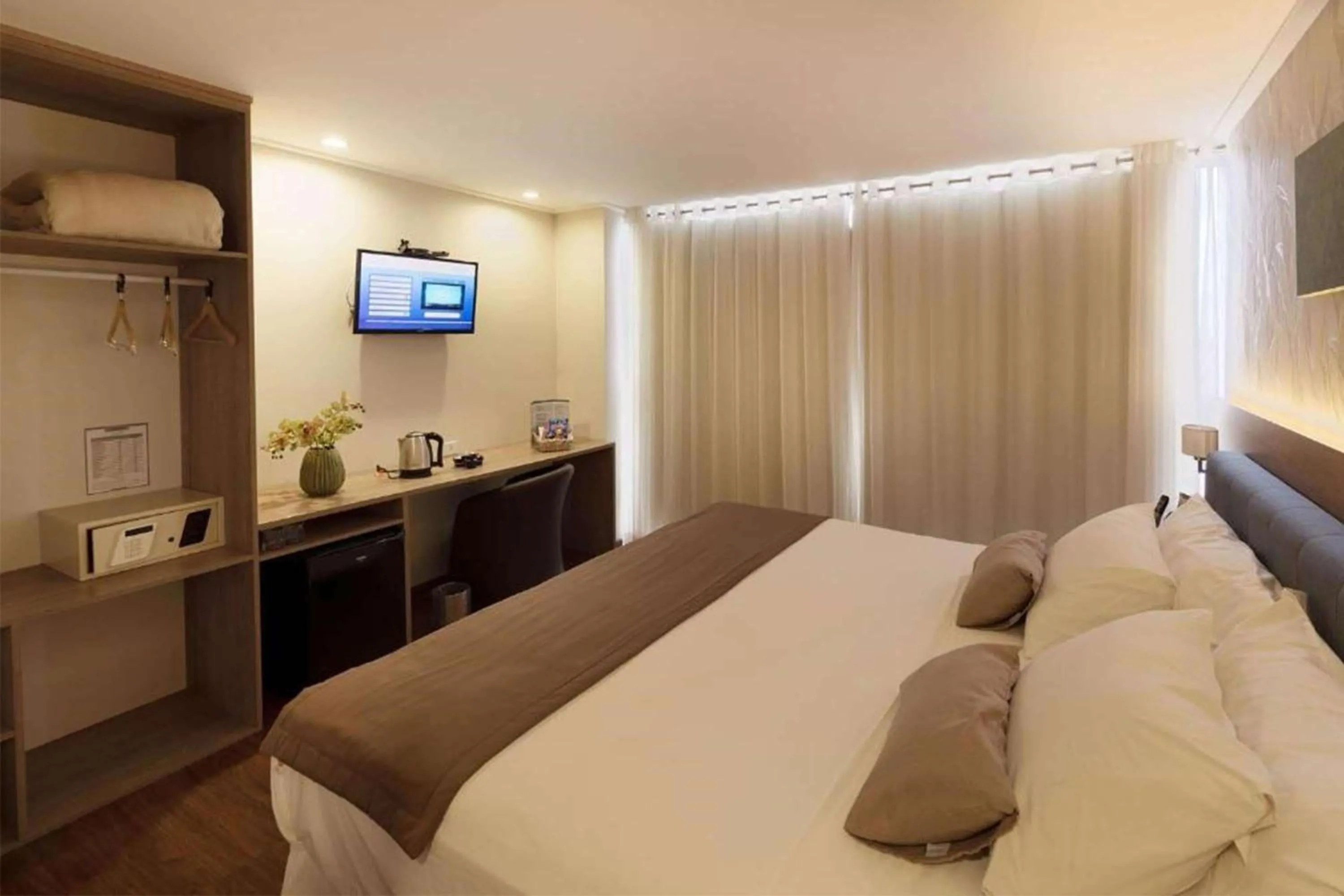 Photo of the whole room, Bed in Tryp by Wyndham Varginha Cafe Royal