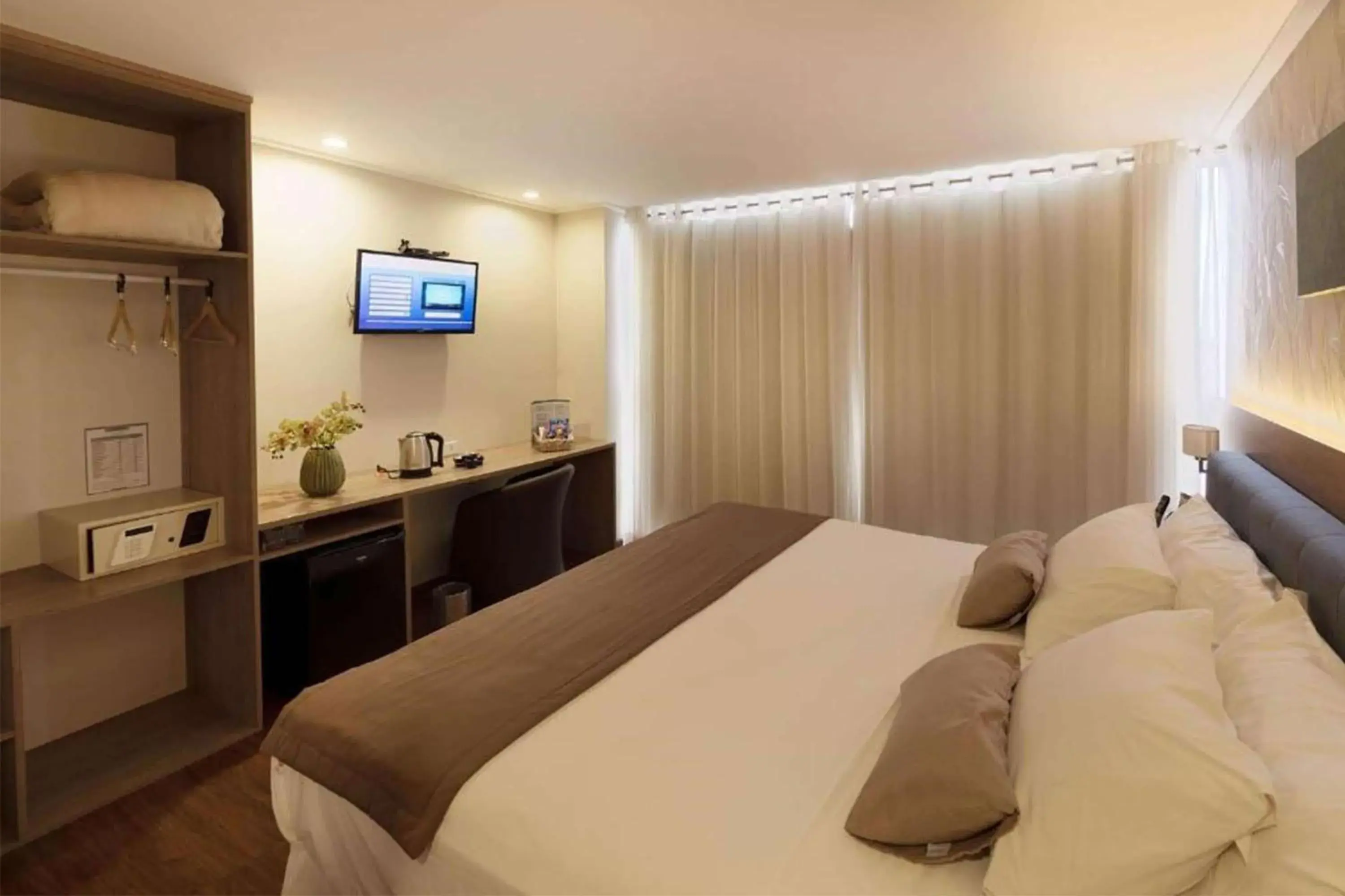 Superior Triple Room - single occupancy - Non-Smoking in Tryp by Wyndham Varginha Cafe Royal Superior Triple Room - single occupancy - Non-Smoking in Tryp by Wyndham Varginha Cafe Royal